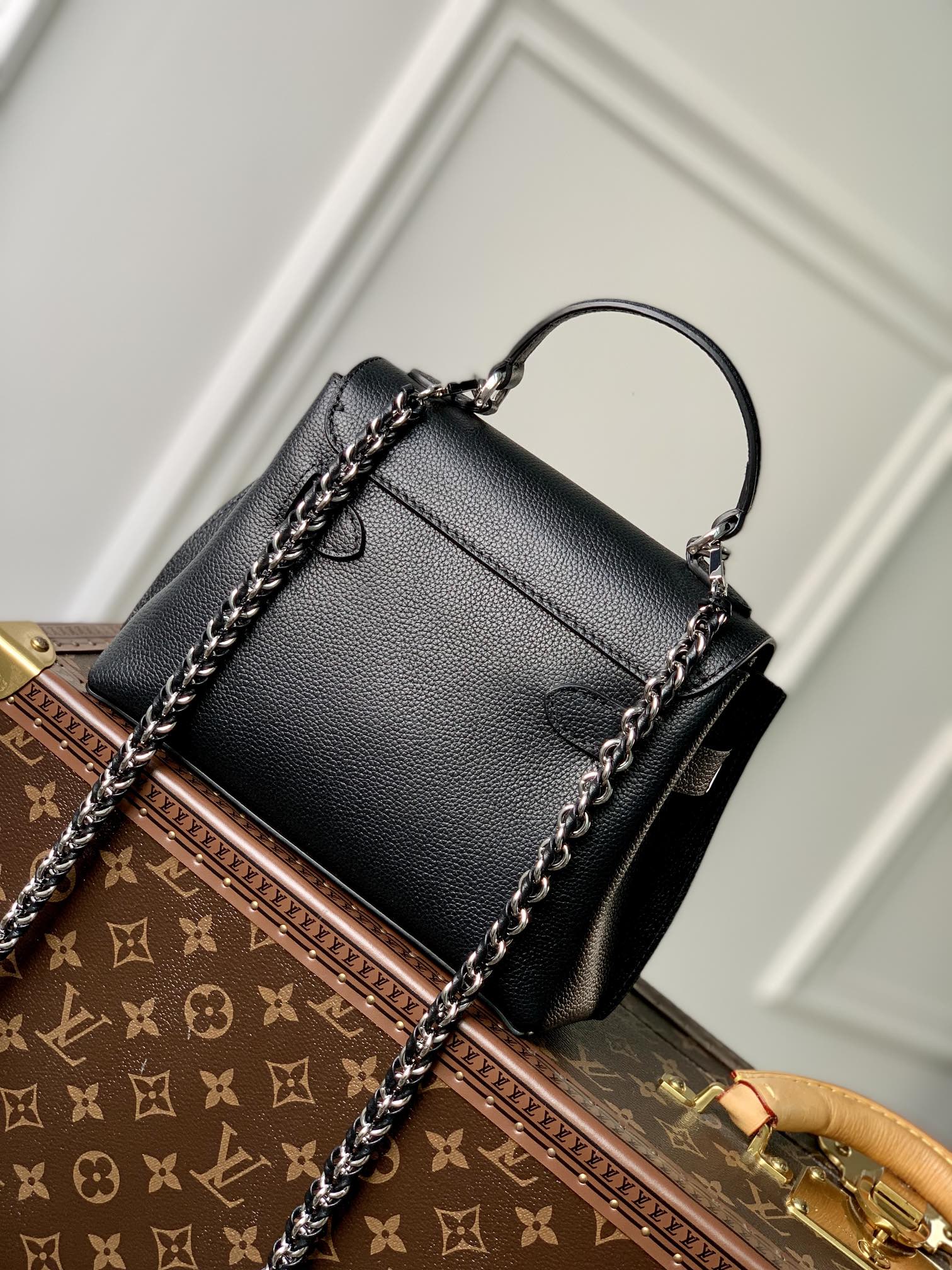 Louis Vuitton Lockme Ever 23x17x10CM Louis Vuitton Lockme Ever 23x17x10CM