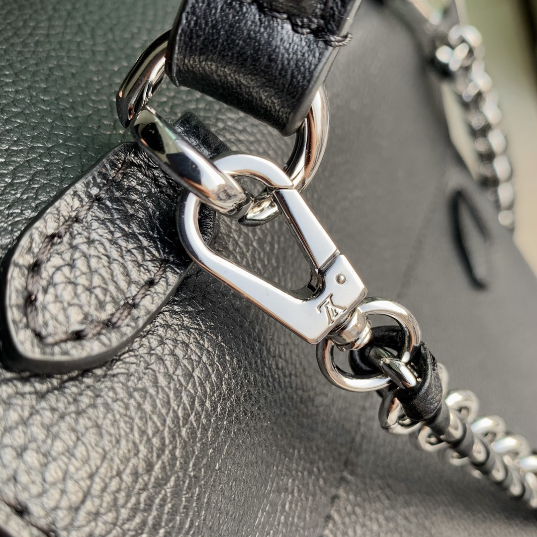 Louis Vuitton Lockme Ever 23x17x10CM Louis Vuitton Lockme Ever 23x17x10CM