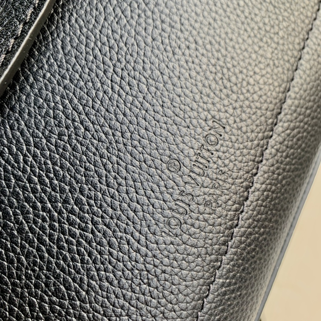 Louis Vuitton Lockme Ever 23x17x10CM Louis Vuitton Lockme Ever 23x17x10CM
