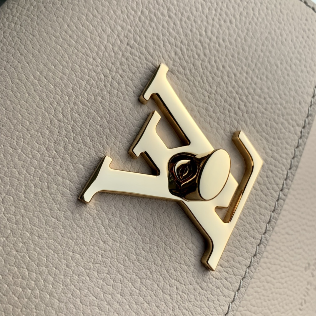 Louis Vuitton Lockme Ever 23x17x10CM Louis Vuitton Lockme Ever 23x17x10CM
