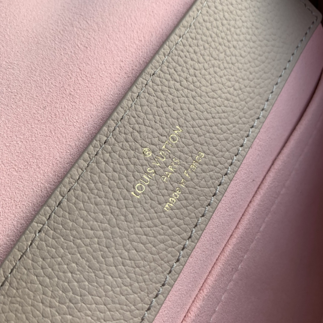 Louis Vuitton Lockme Ever 23x17x10CM Louis Vuitton Lockme Ever 23x17x10CM