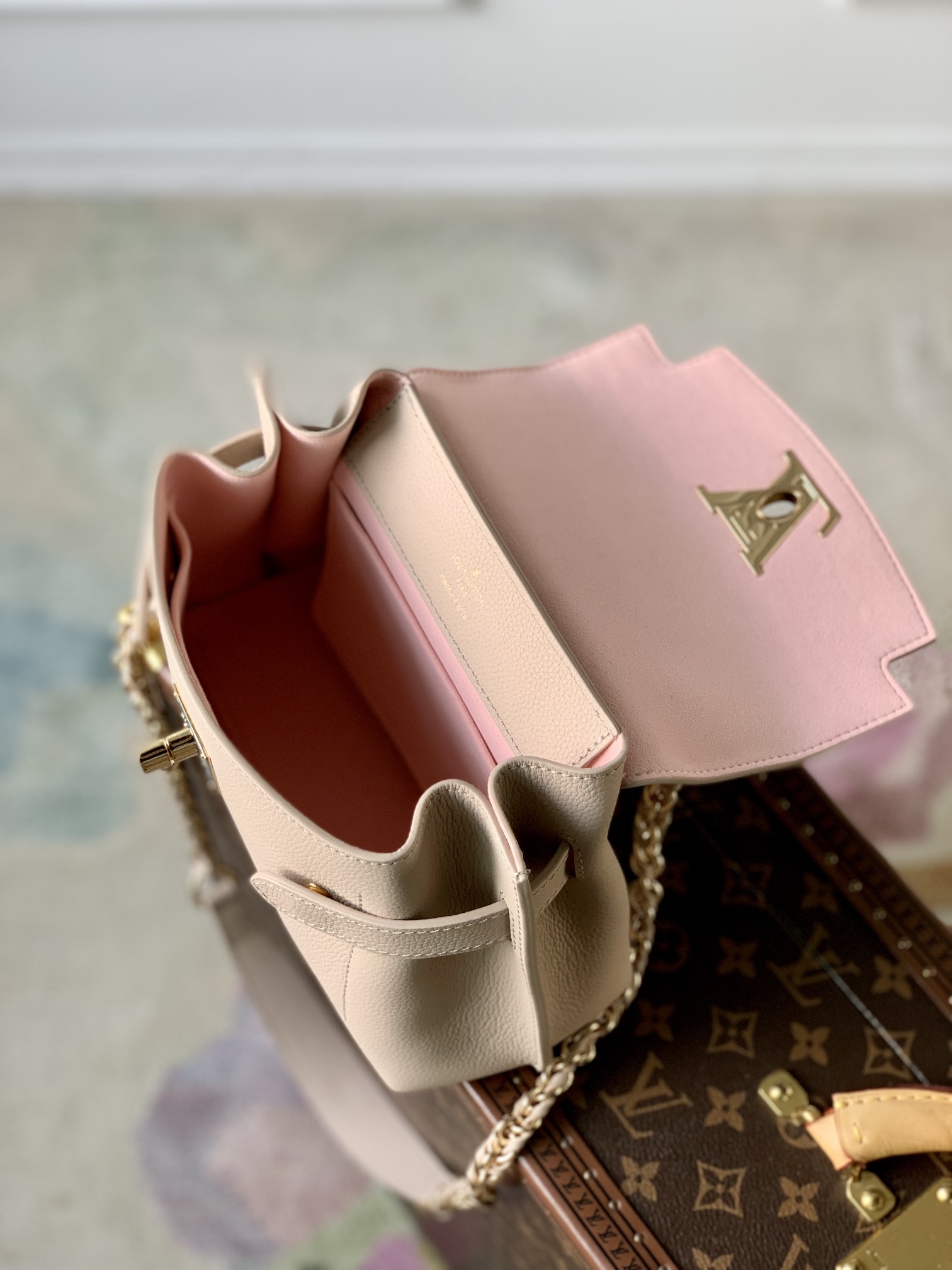 Louis Vuitton Lockme Ever 23x17x10CM Louis Vuitton Lockme Ever 23x17x10CM