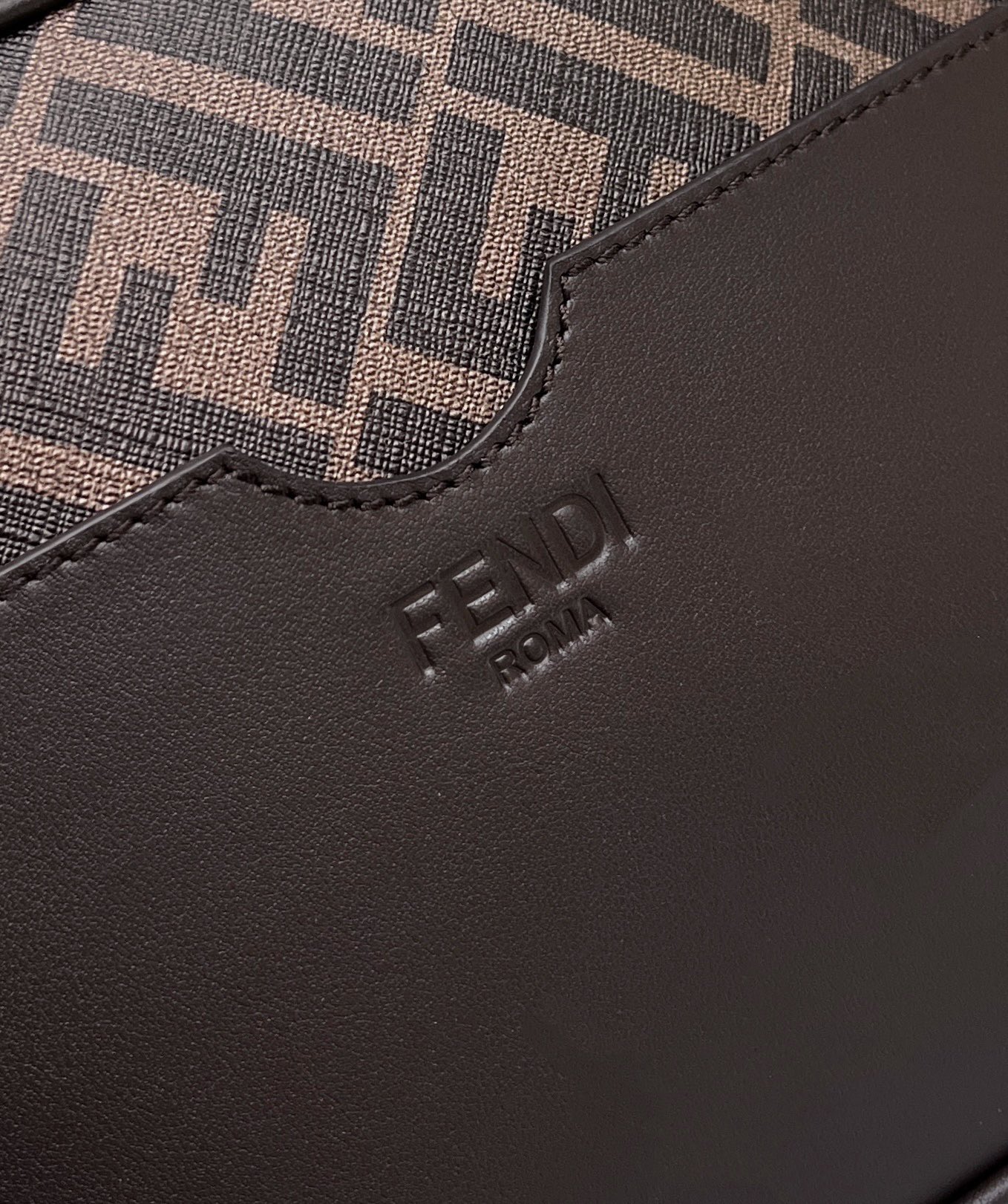 FendI Camera Bag-23.5x5x16CM