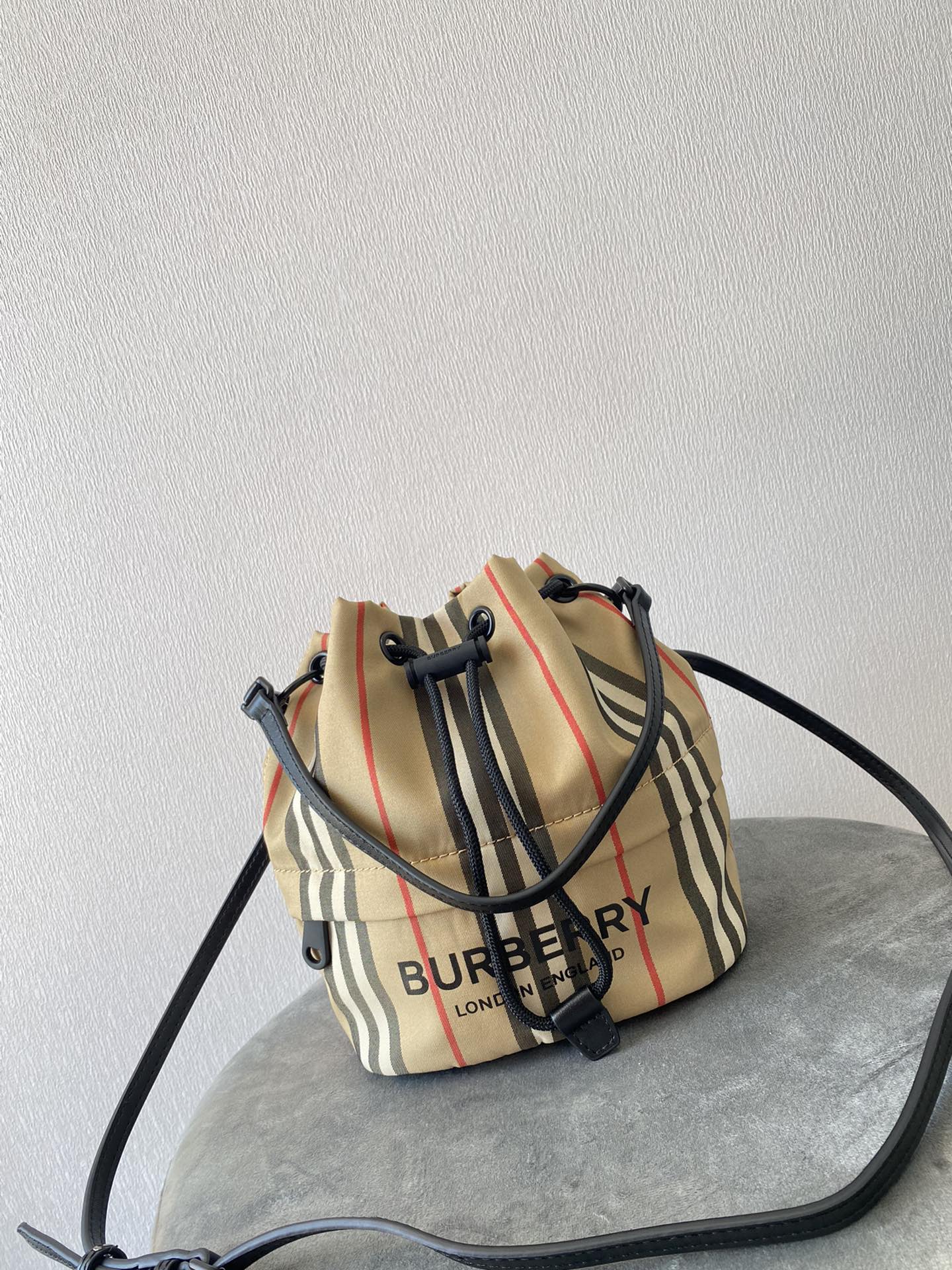 Burberry Bucket-18X19.5CM