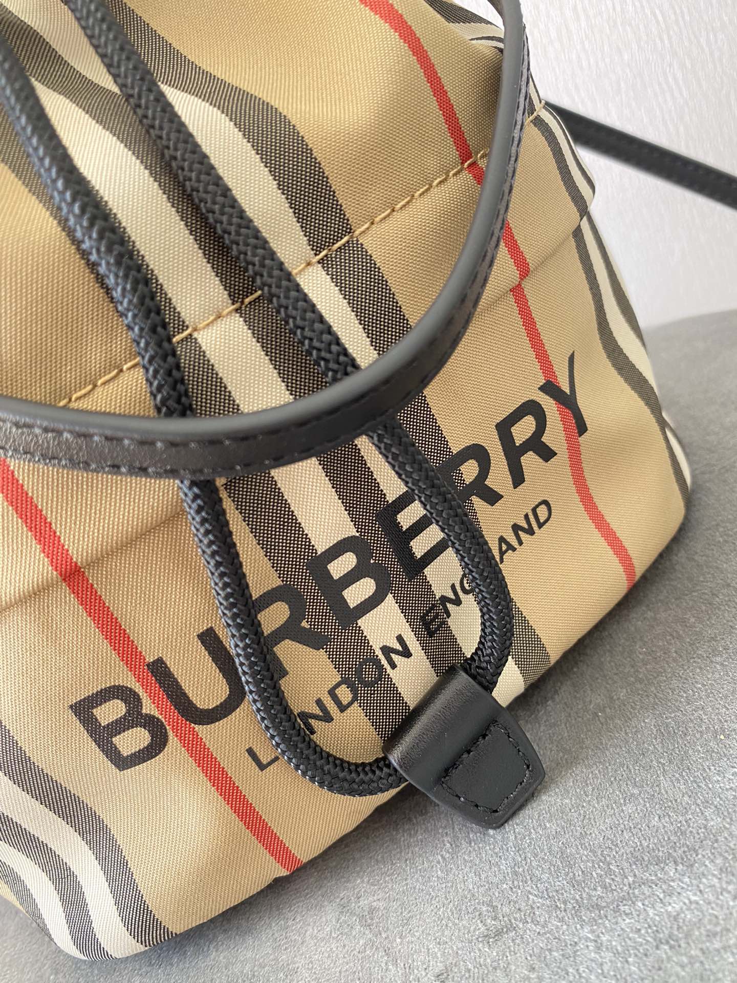 Burberry Bucket-18X19.5CM