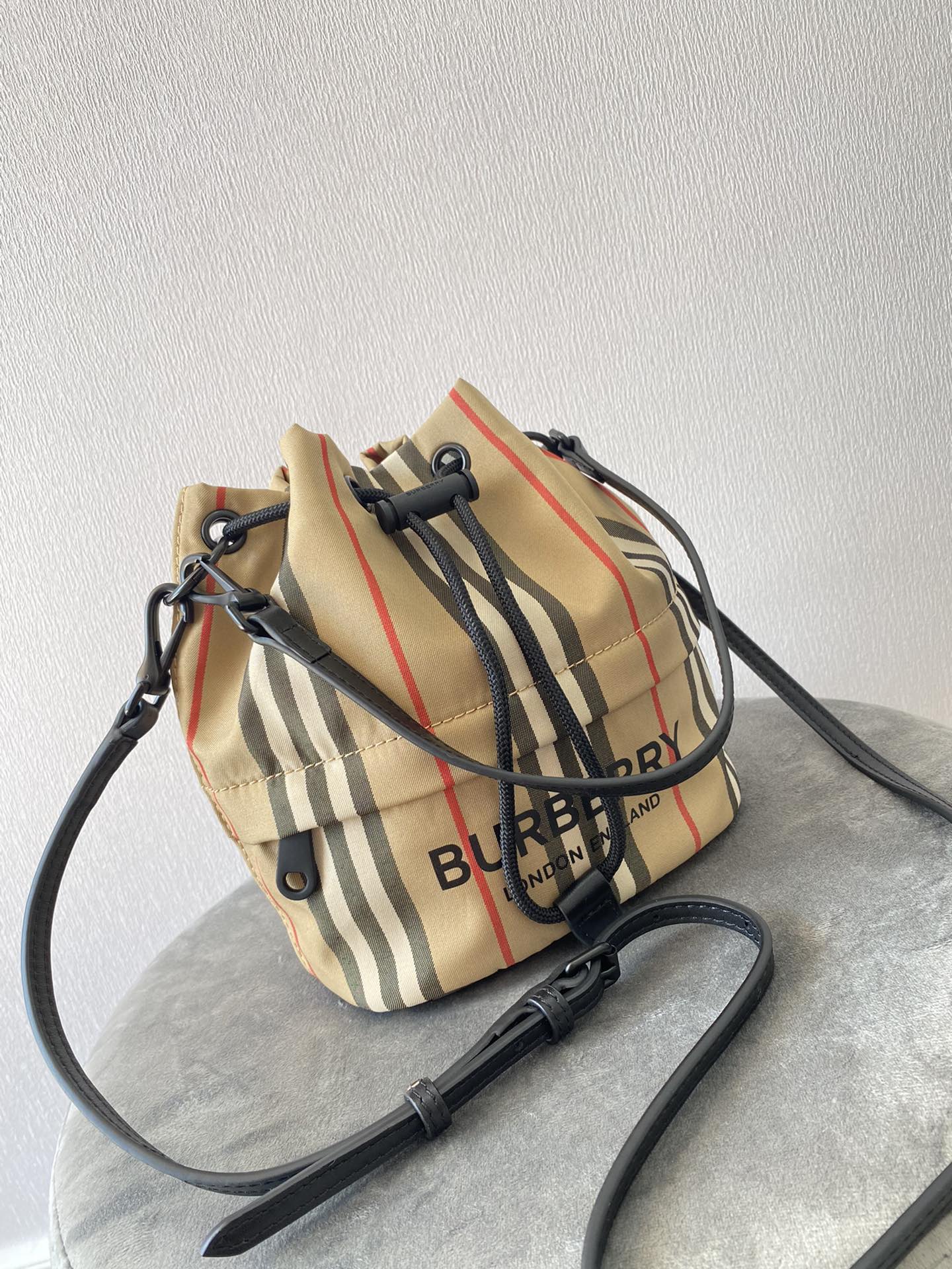 Burberry Bucket-18X19.5CM