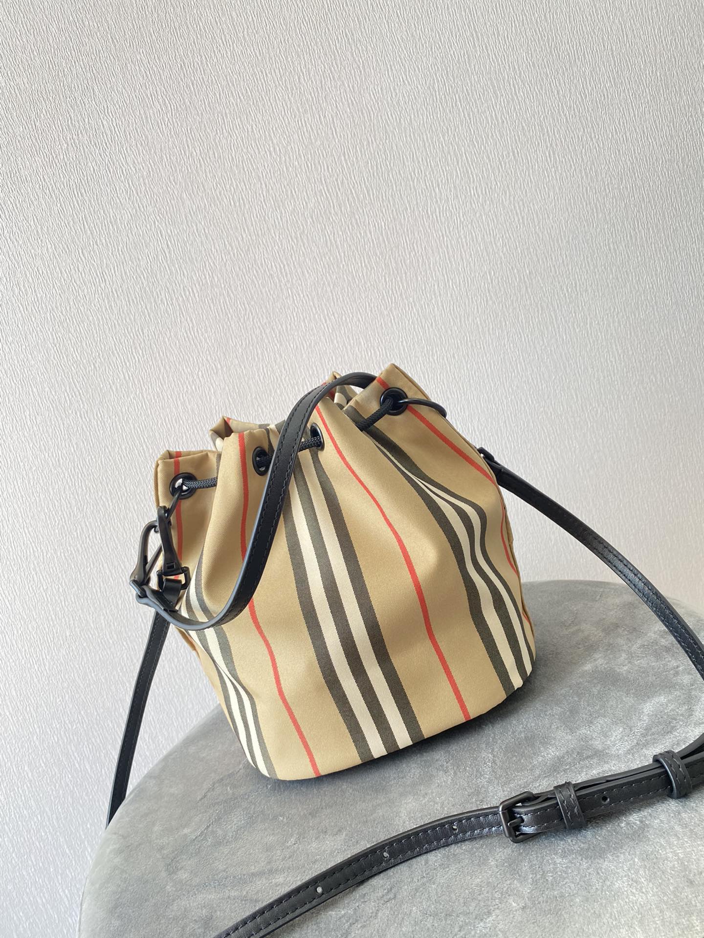 Burberry Bucket-18X19.5CM