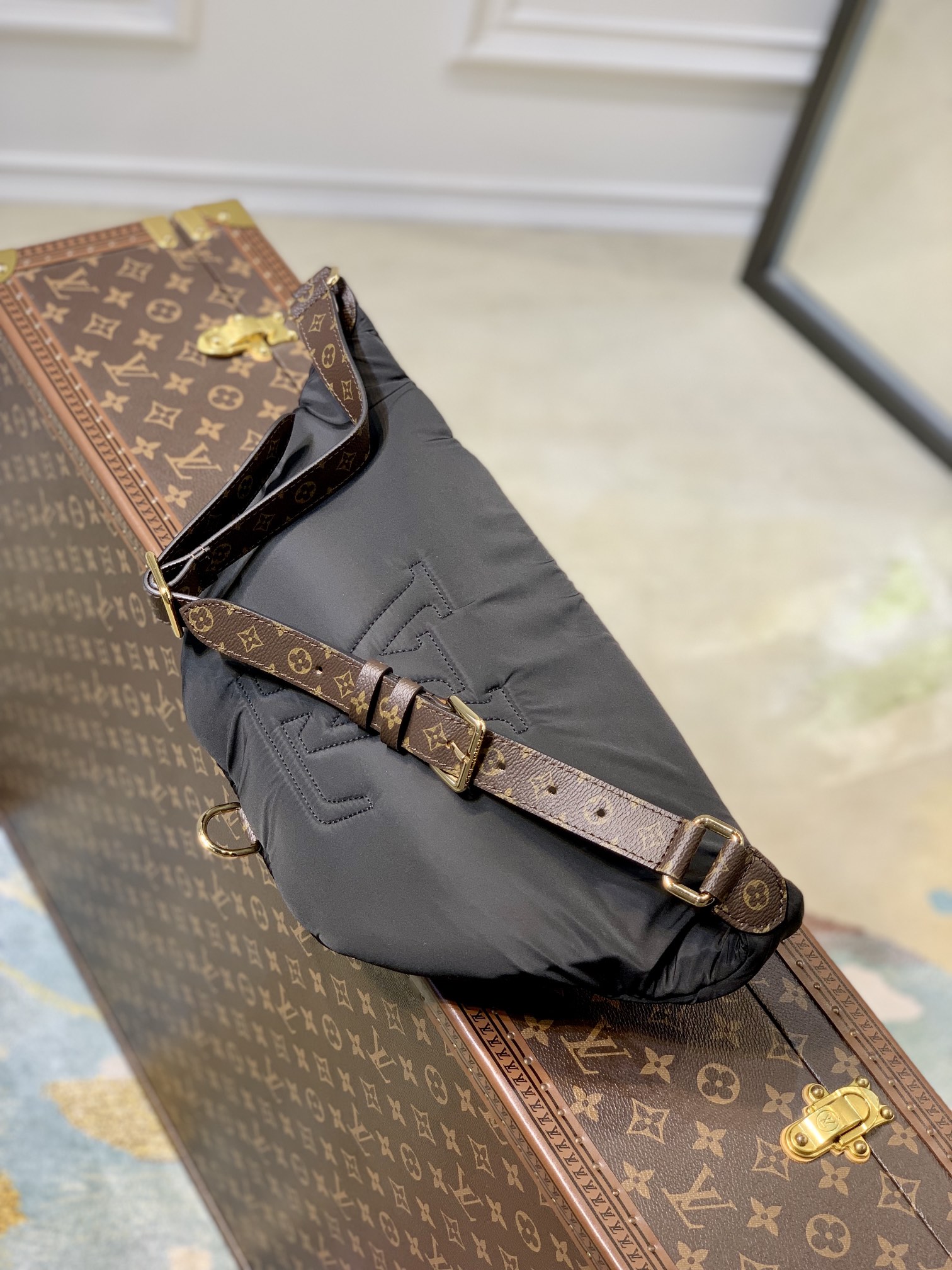 Louis Vuitton Pillow Maxi Bum Bag-44 x 24 x 7CM Louis Vuitton Pillow Maxi Bum Bag-44 x 24 x 7CM