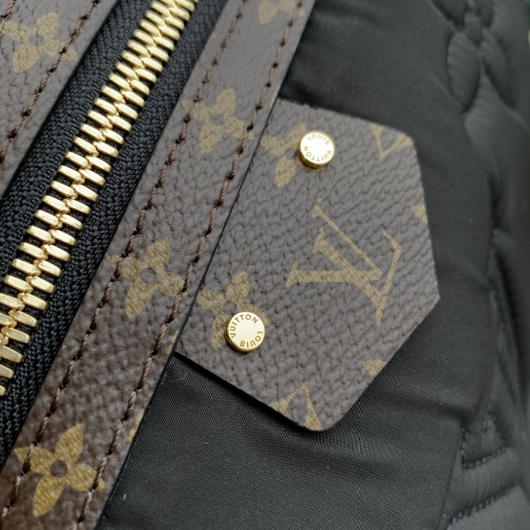 Louis Vuitton Pillow Maxi Bum Bag-44 x 24 x 7CM Louis Vuitton Pillow Maxi Bum Bag-44 x 24 x 7CM
