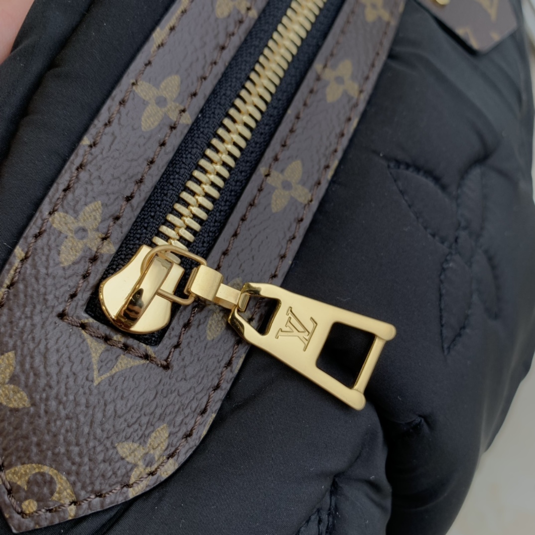 Louis Vuitton Pillow Maxi Bum Bag-44 x 24 x 7CM Louis Vuitton Pillow Maxi Bum Bag-44 x 24 x 7CM