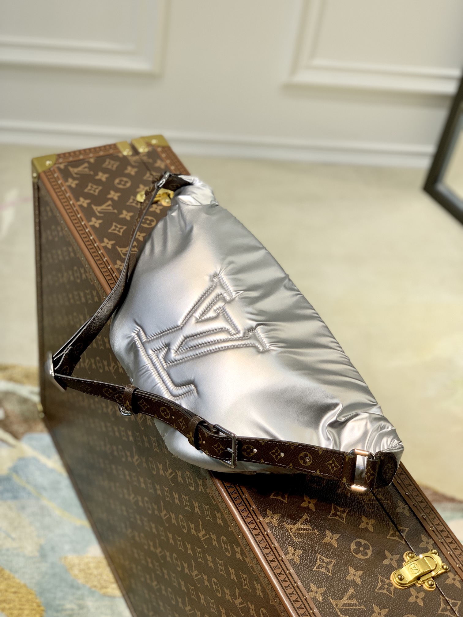 Louis Vuitton Pillow Maxi Bum Bag-44 x 24 x 7CM Louis Vuitton Pillow Maxi Bum Bag-44 x 24 x 7CM