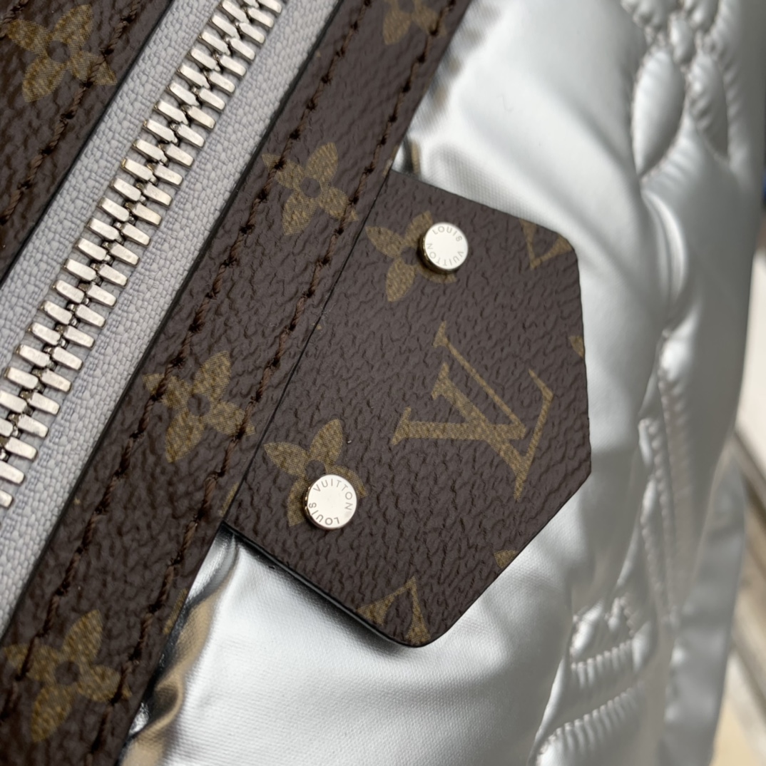 Louis Vuitton Pillow Maxi Bum Bag-44 x 24 x 7CM Louis Vuitton Pillow Maxi Bum Bag-44 x 24 x 7CM