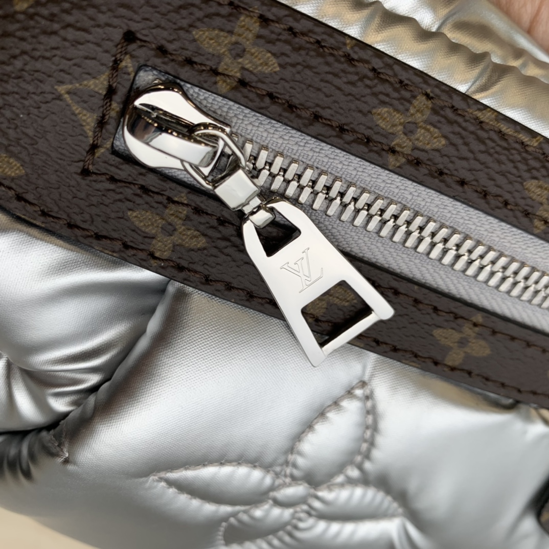 Louis Vuitton Pillow Maxi Bum Bag-44 x 24 x 7CM Louis Vuitton Pillow Maxi Bum Bag-44 x 24 x 7CM