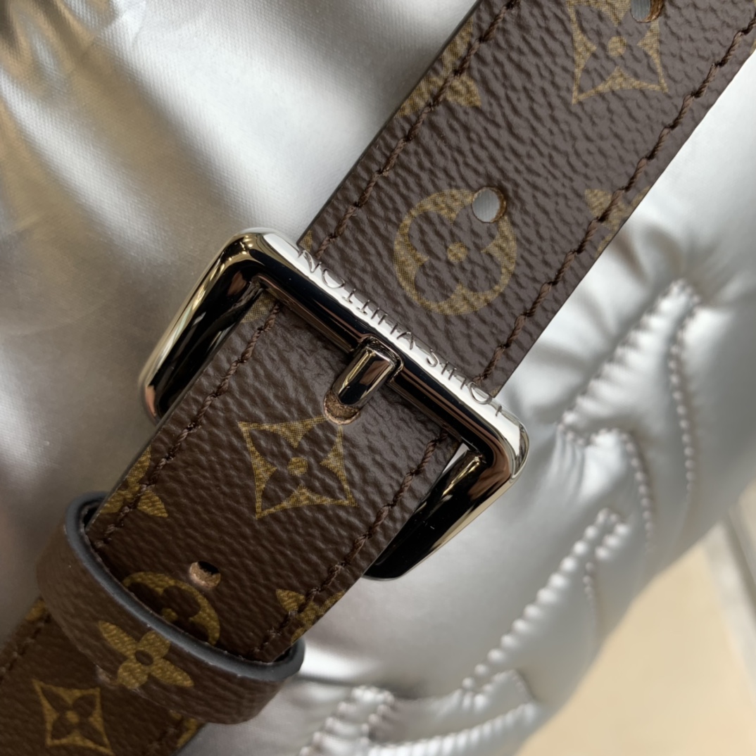 Louis Vuitton Pillow Maxi Bum Bag-44 x 24 x 7CM Louis Vuitton Pillow Maxi Bum Bag-44 x 24 x 7CM