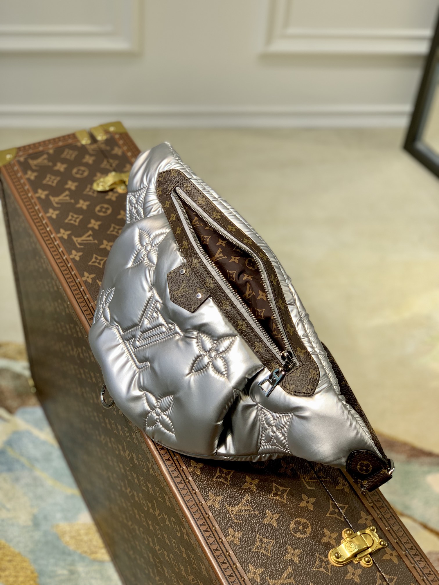 Louis Vuitton Pillow Maxi Bum Bag-44 x 24 x 7CM Louis Vuitton Pillow Maxi Bum Bag-44 x 24 x 7CM