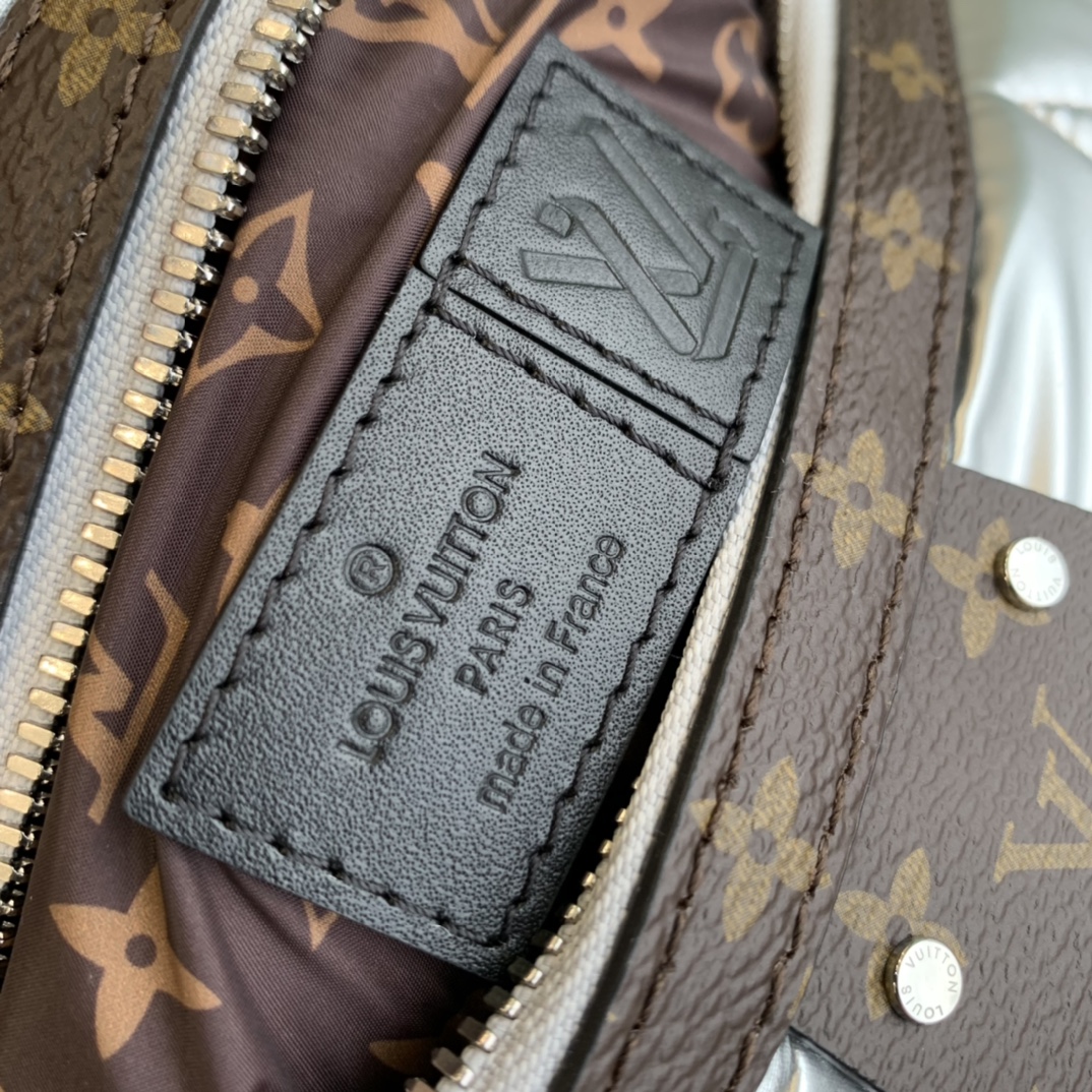 Louis Vuitton Pillow Maxi Bum Bag-44 x 24 x 7CM Louis Vuitton Pillow Maxi Bum Bag-44 x 24 x 7CM