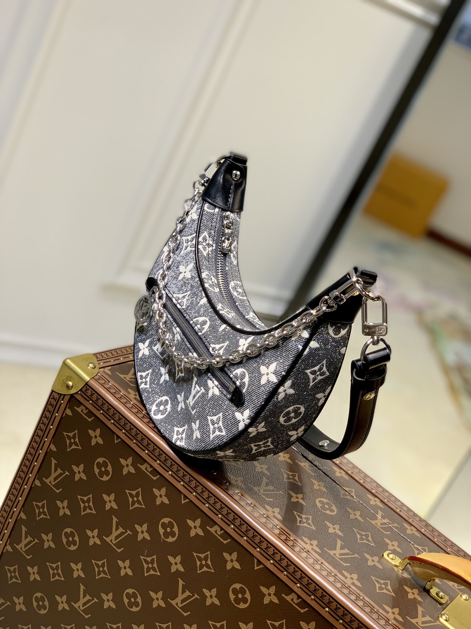 Louis Vuitton Loop Handbags-M40511-23*13*6CM
