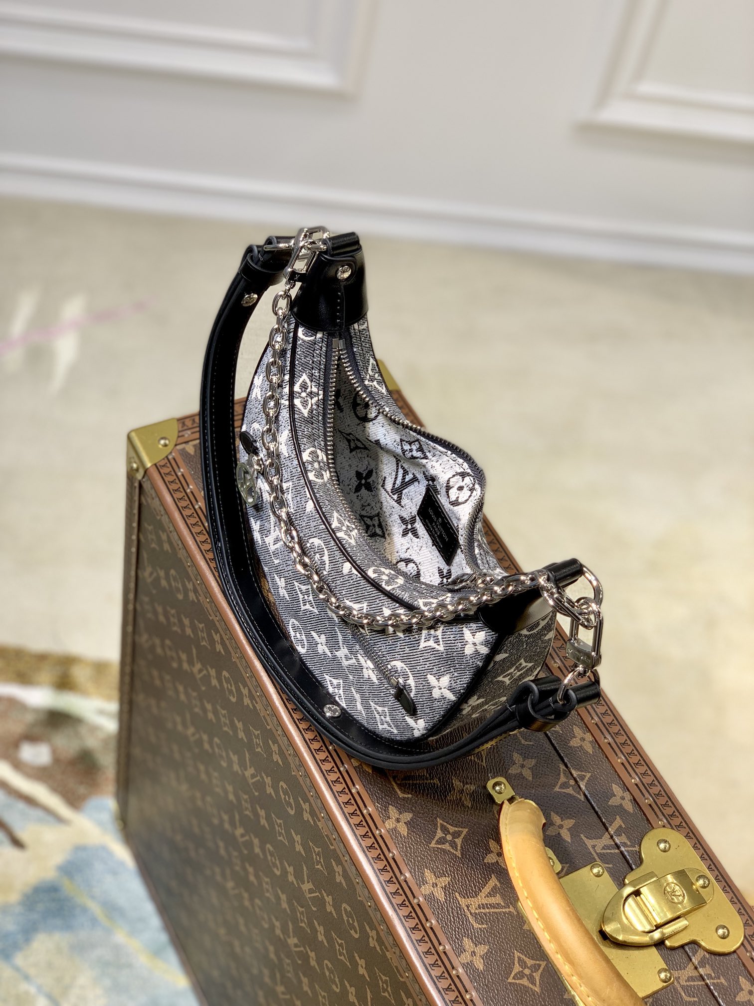 Louis Vuitton Loop Handbags-M40511-23*13*6CM