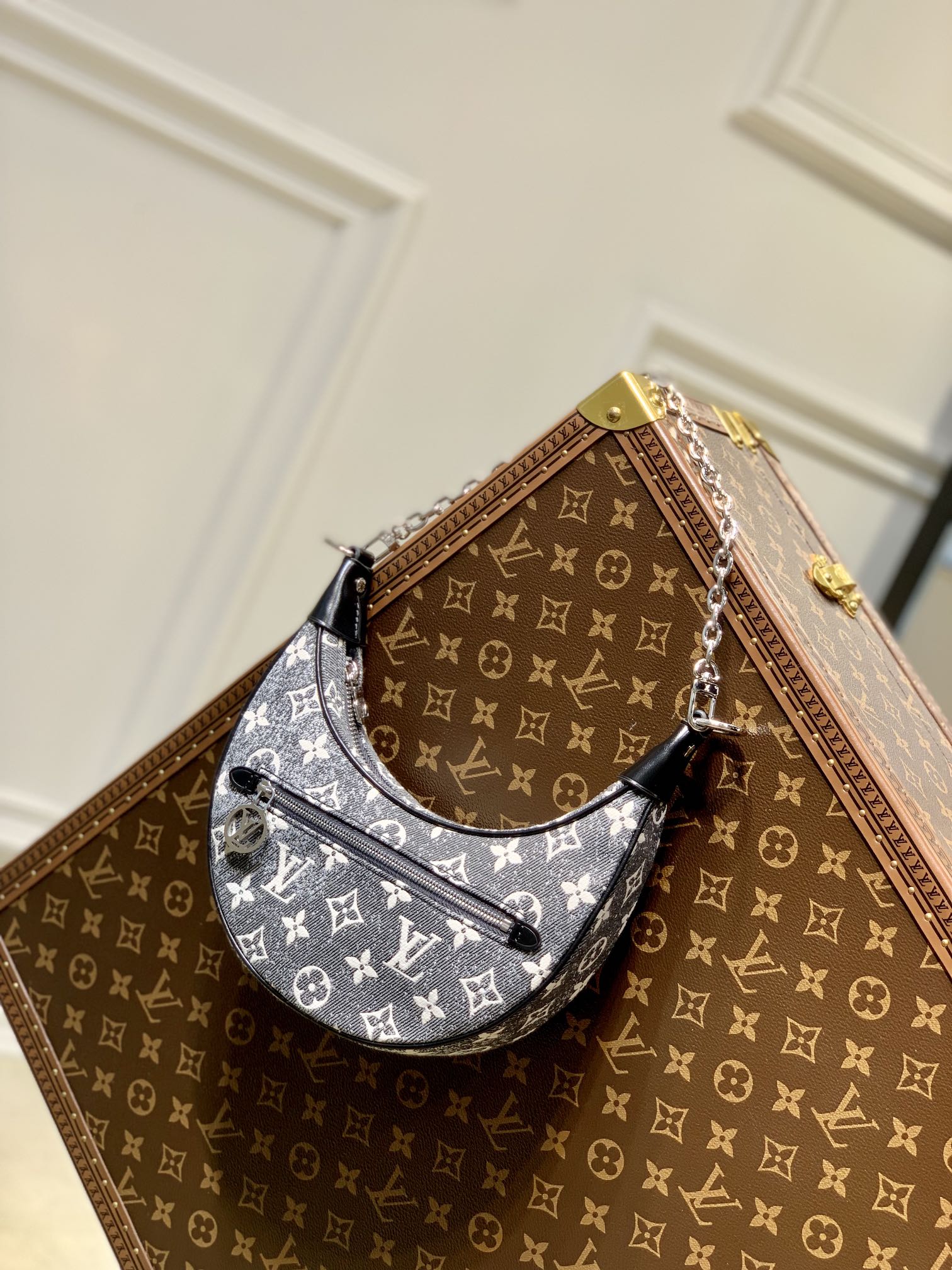 Louis Vuitton Loop Handbags-M40511-23*13*6CM