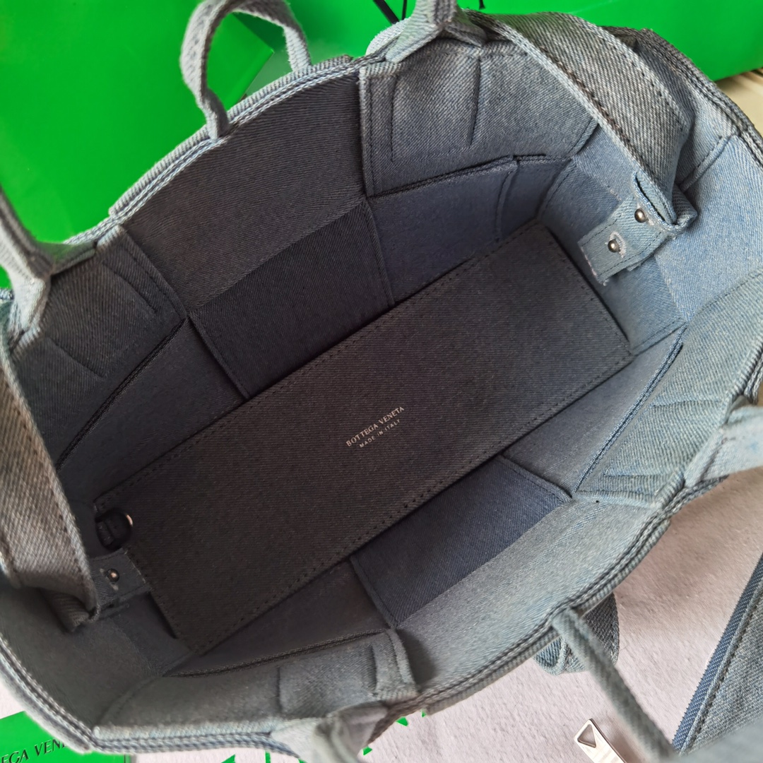 Bottega Arco Tote-25x16x8CM