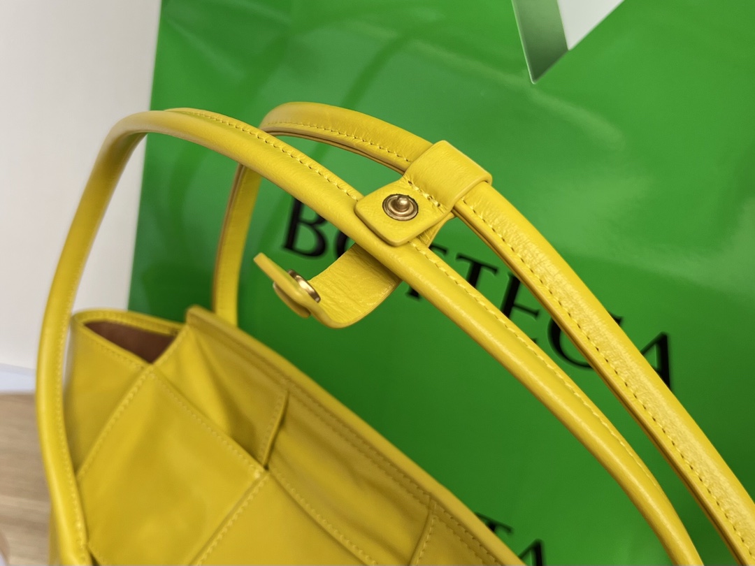 Bottega Veneta Arco Bag-23x21X9CM