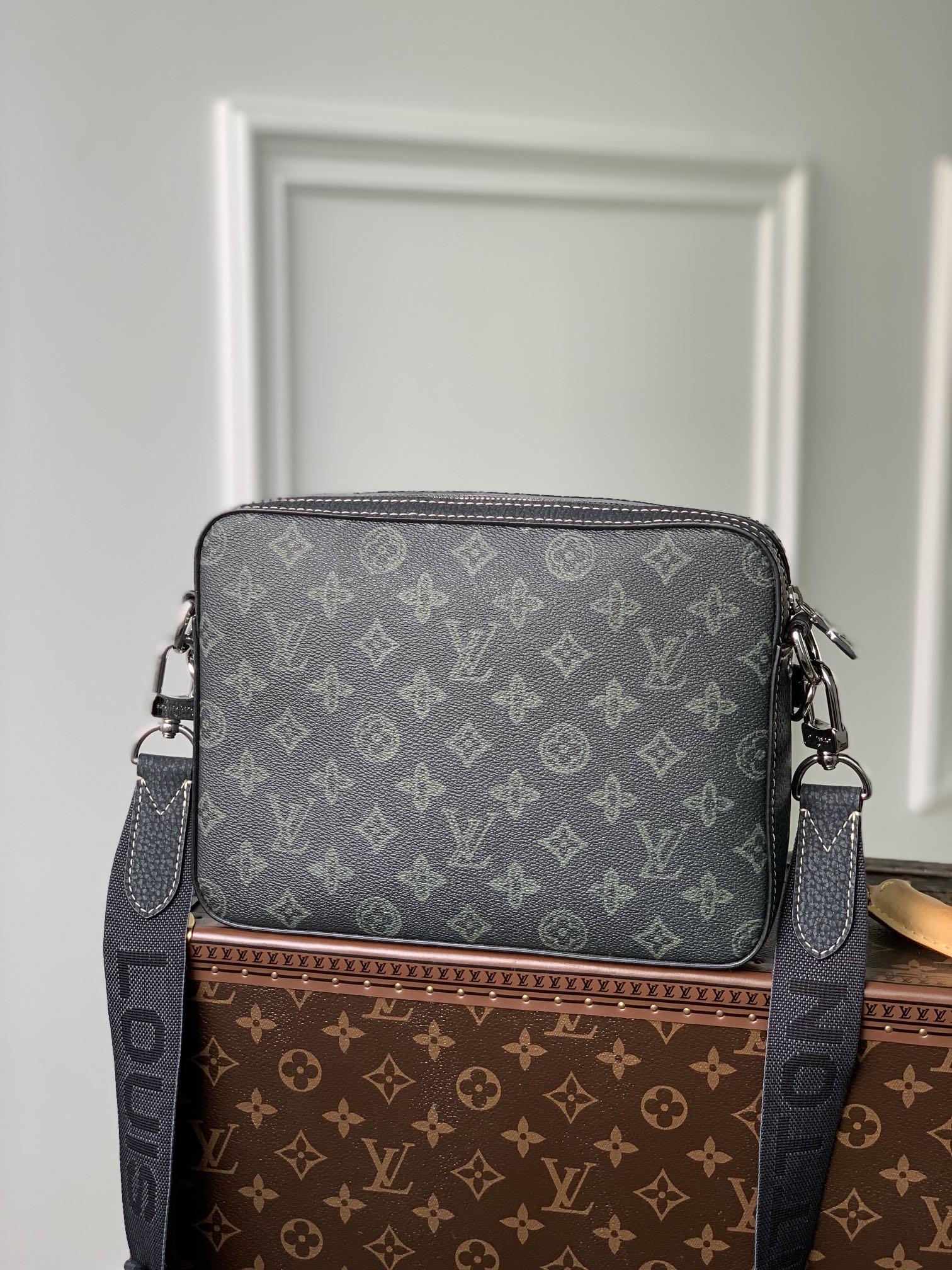 Louis Vuitton Messenger Bag-M46340-25*18*7CM