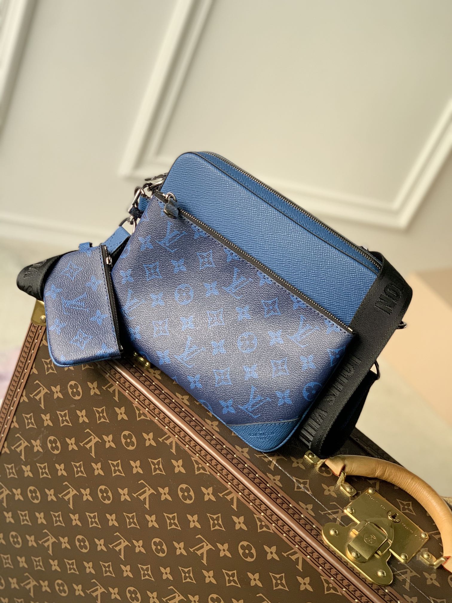 Louis Vuitton Messenger Bag-M69443-25*18*7CM