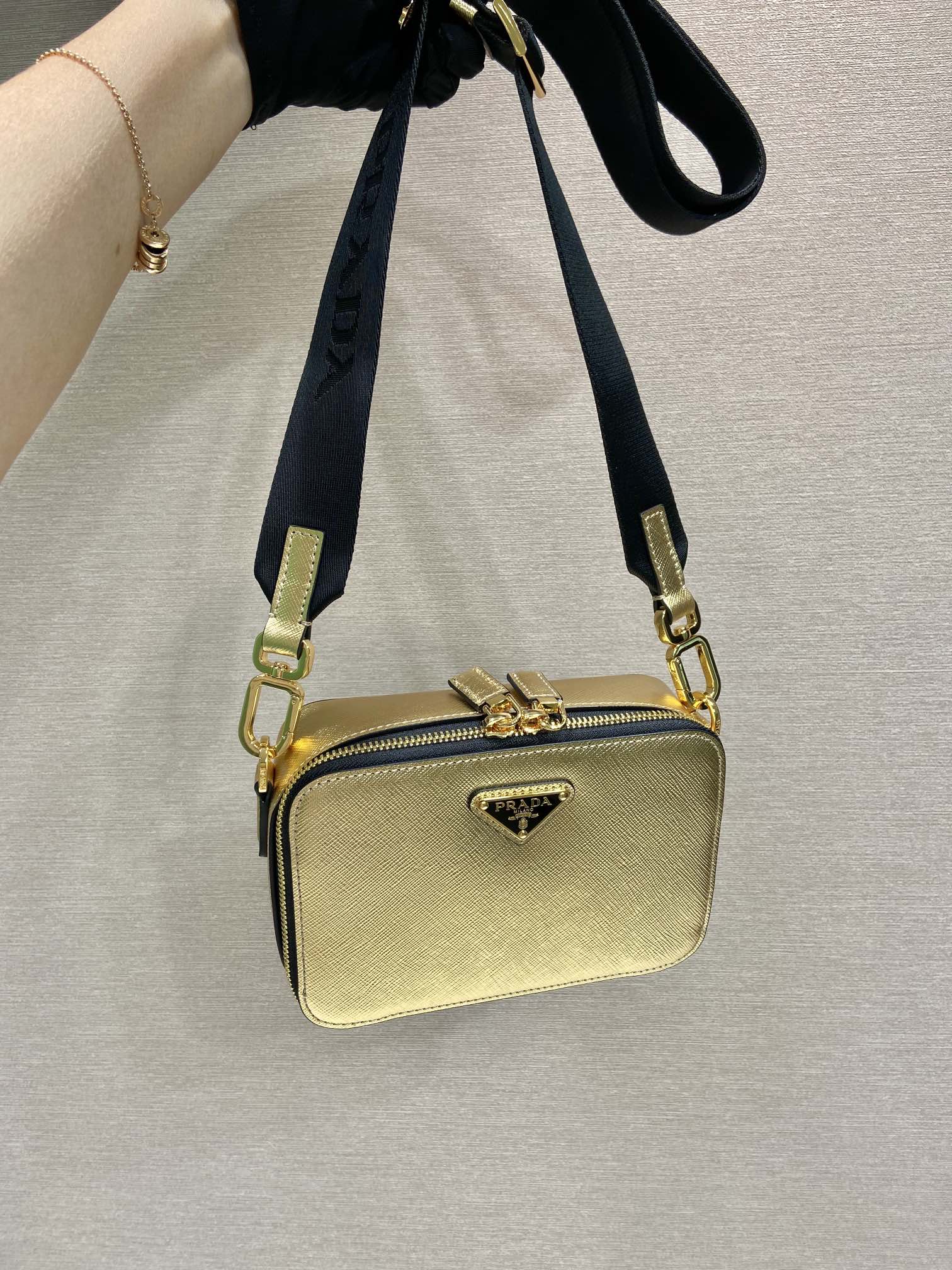 Prada Messenger Bag-2VH070-19*12.5*5.5CM