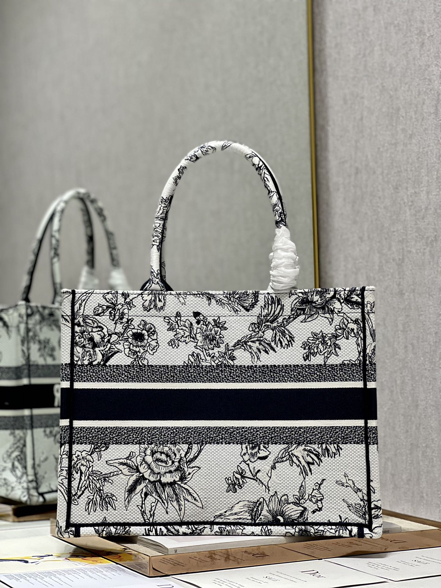 Diro Small Book Tote-36*18*28CM