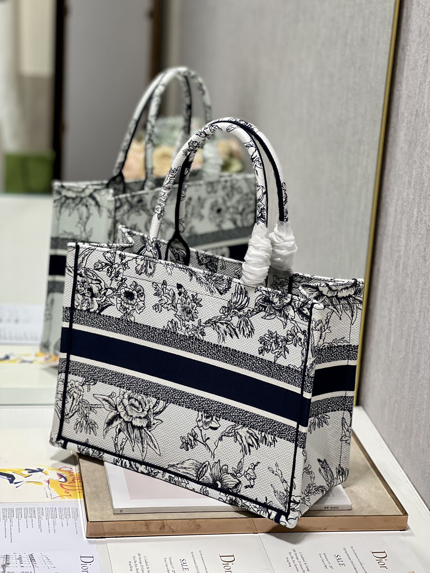 Diro Small Book Tote-36*18*28CM