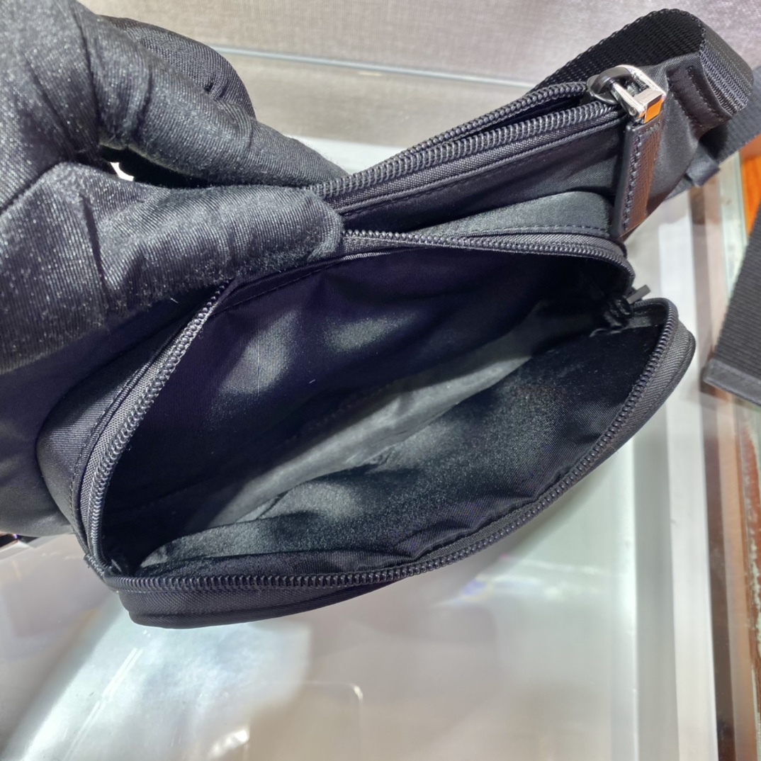 Prada 2VH128 Waist Bag -19*13*2.5CM Prada 2VH128 Waist Bag -19*13*2.5CM