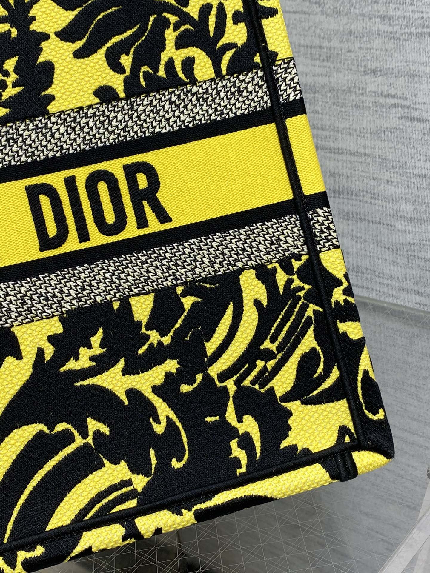 Diro Small Book Tote-36*18*28CM