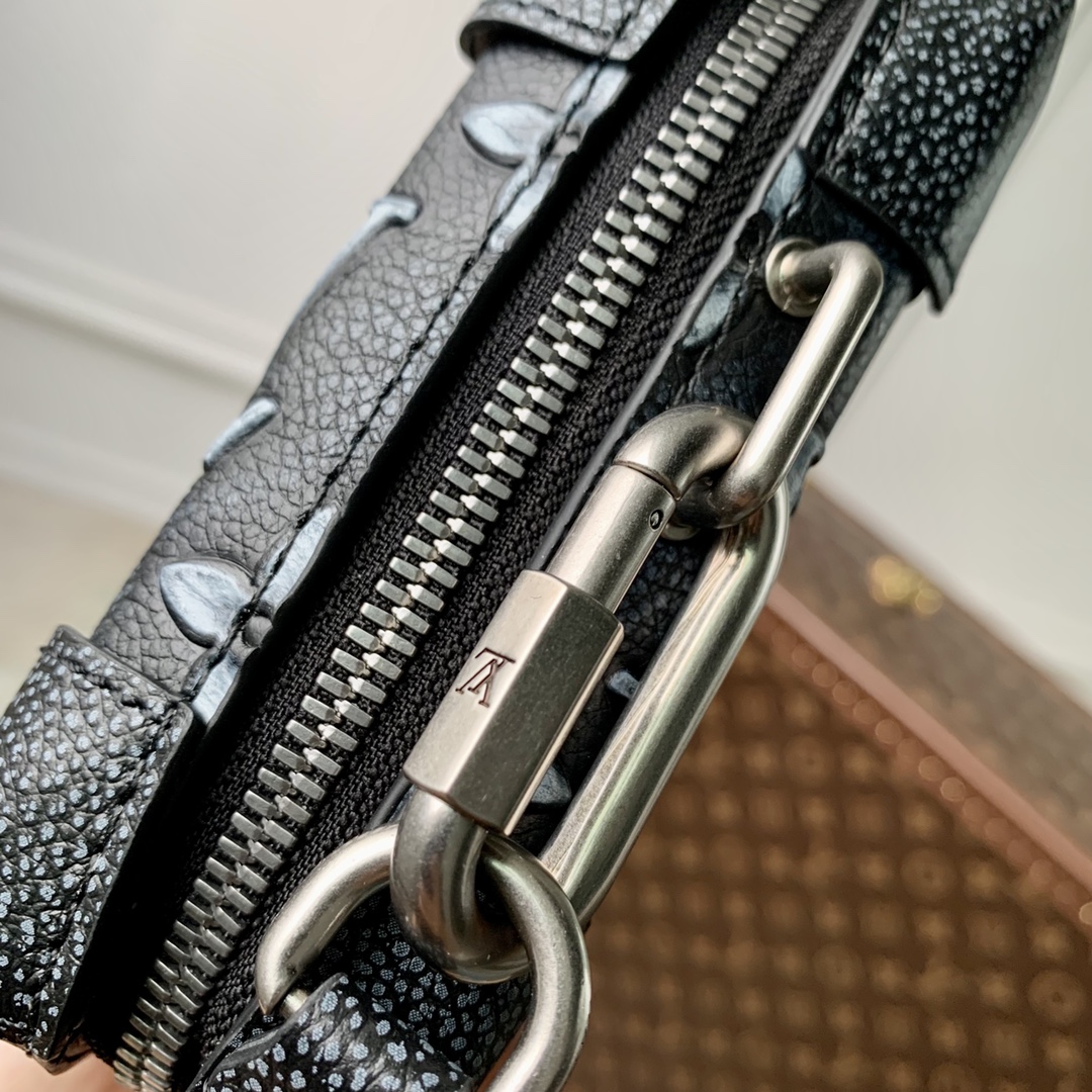 Louis Vuitton Soft Trunk-M81776-22.5*14*5 M
