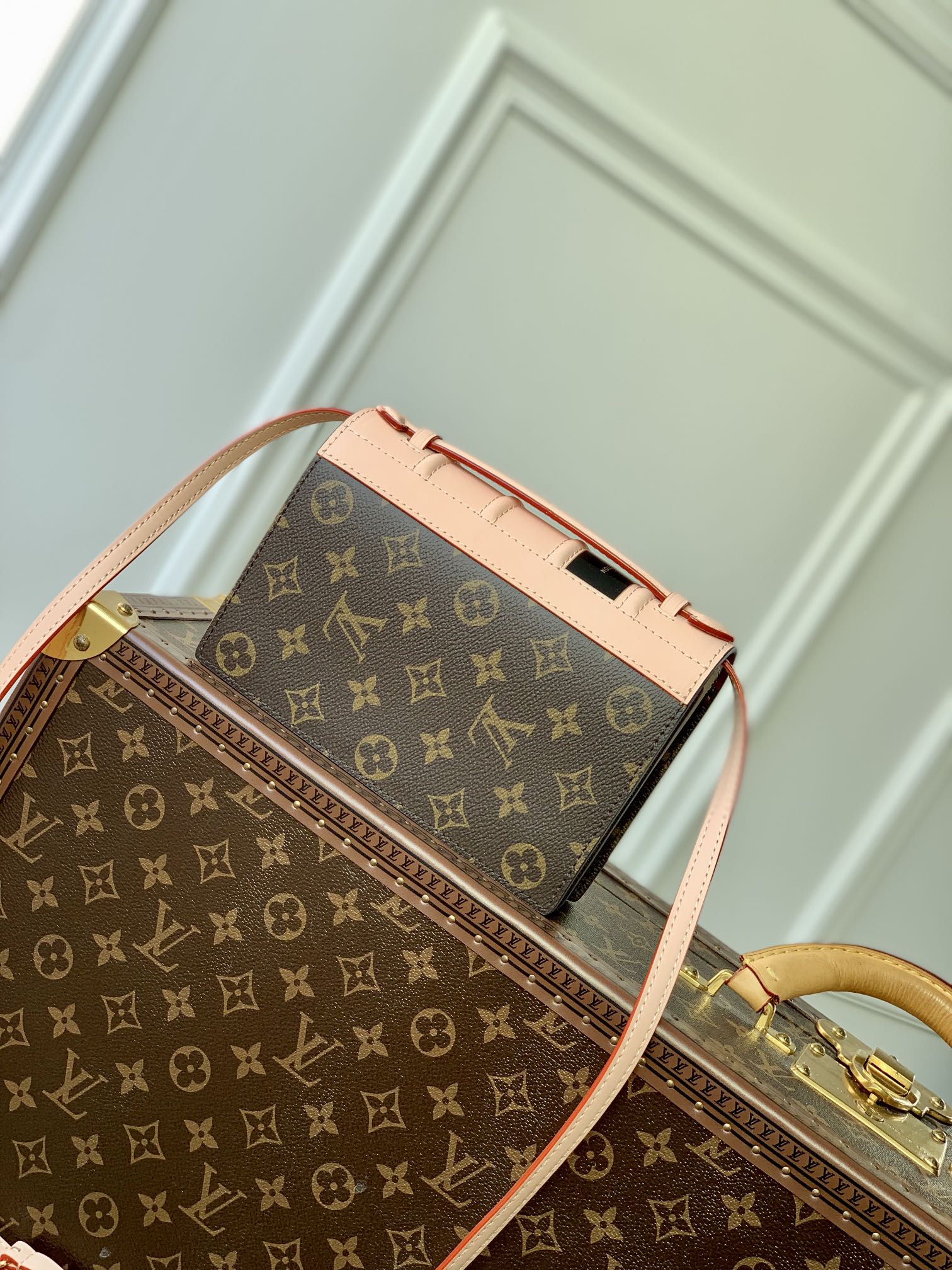Louis Vuitton Book Chain Wallet-20 x 14 x 4CM