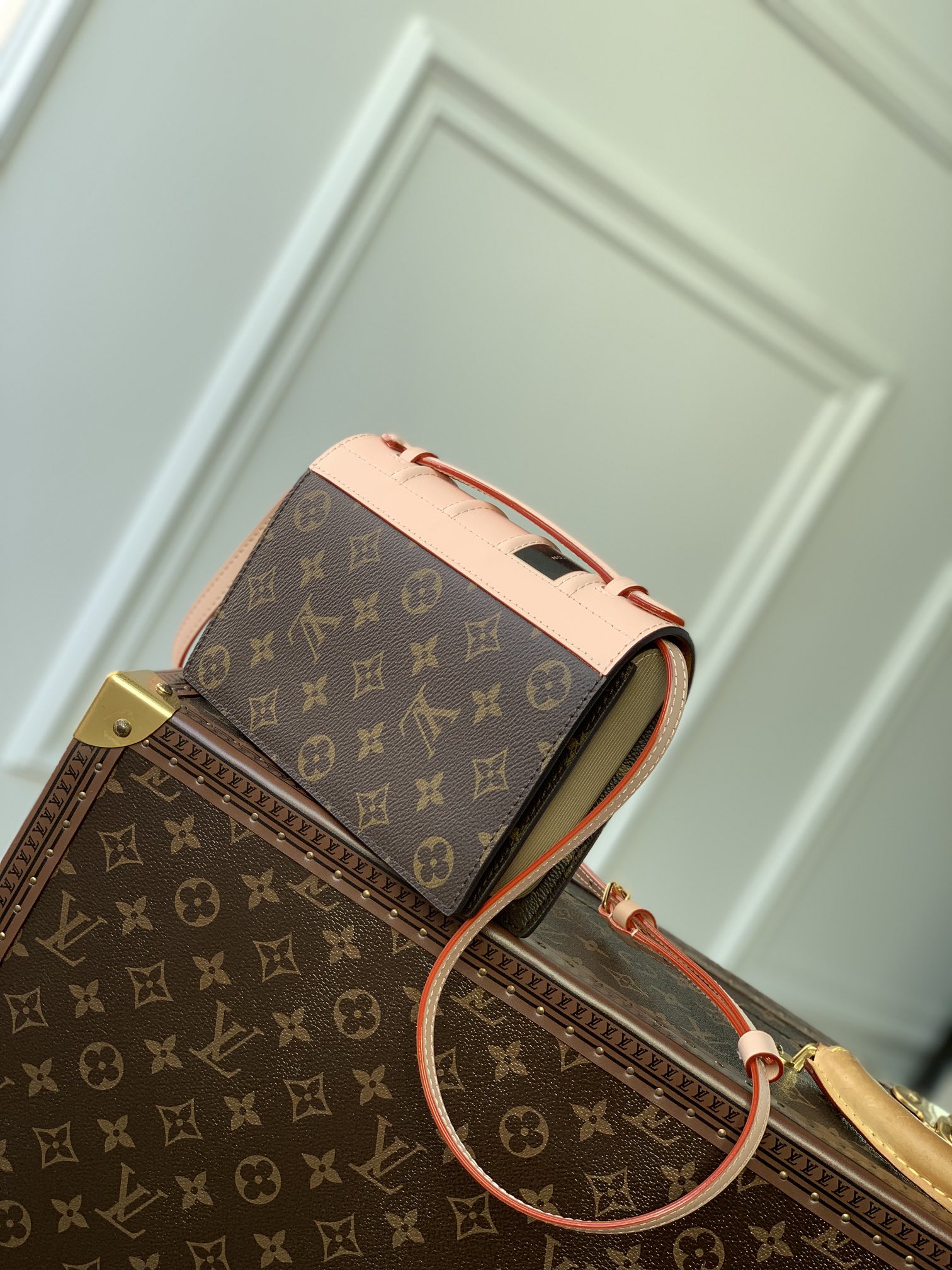 Louis Vuitton Book Chain Wallet-20 x 14 x 4CM