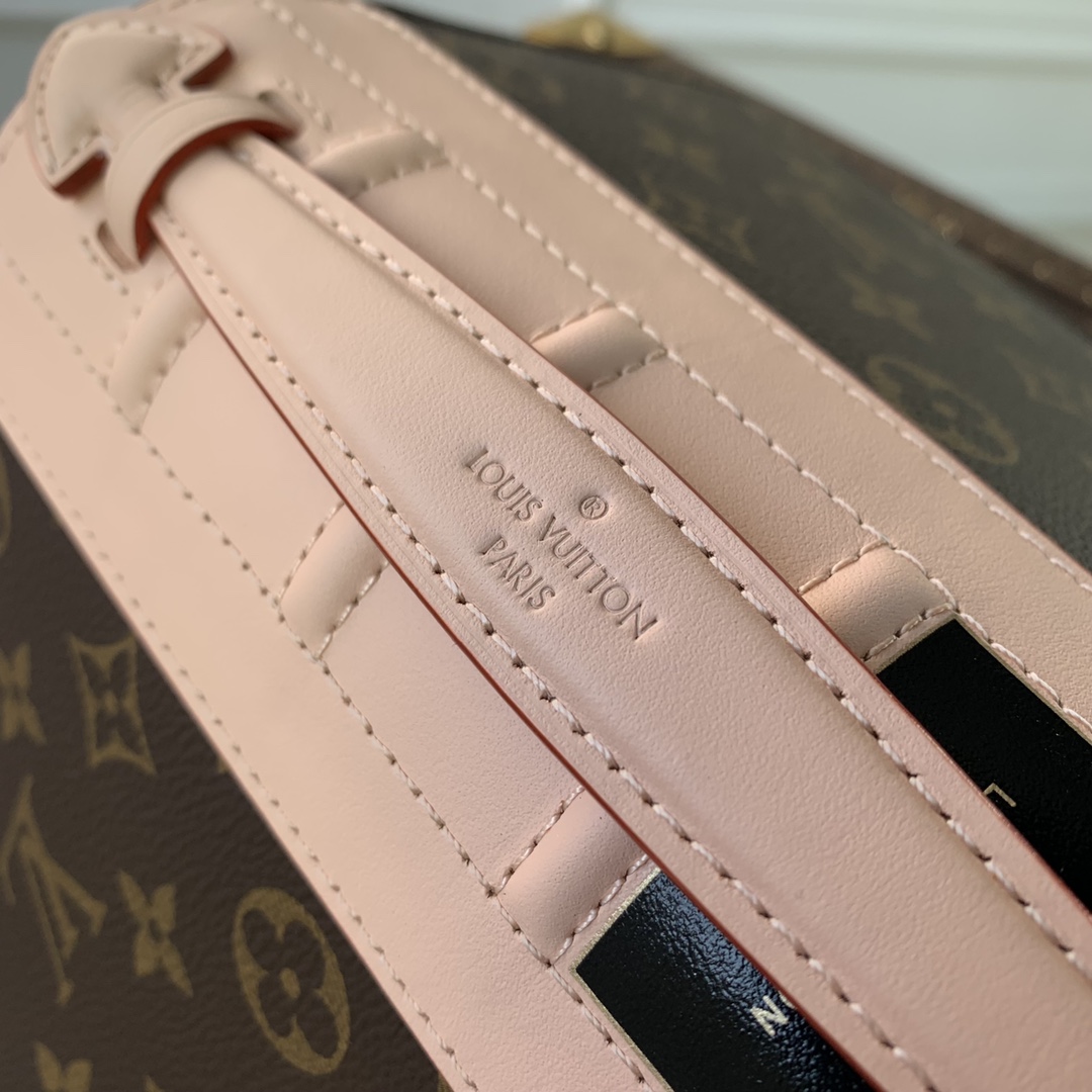 Louis Vuitton Book Chain Wallet-20 x 14 x 4CM