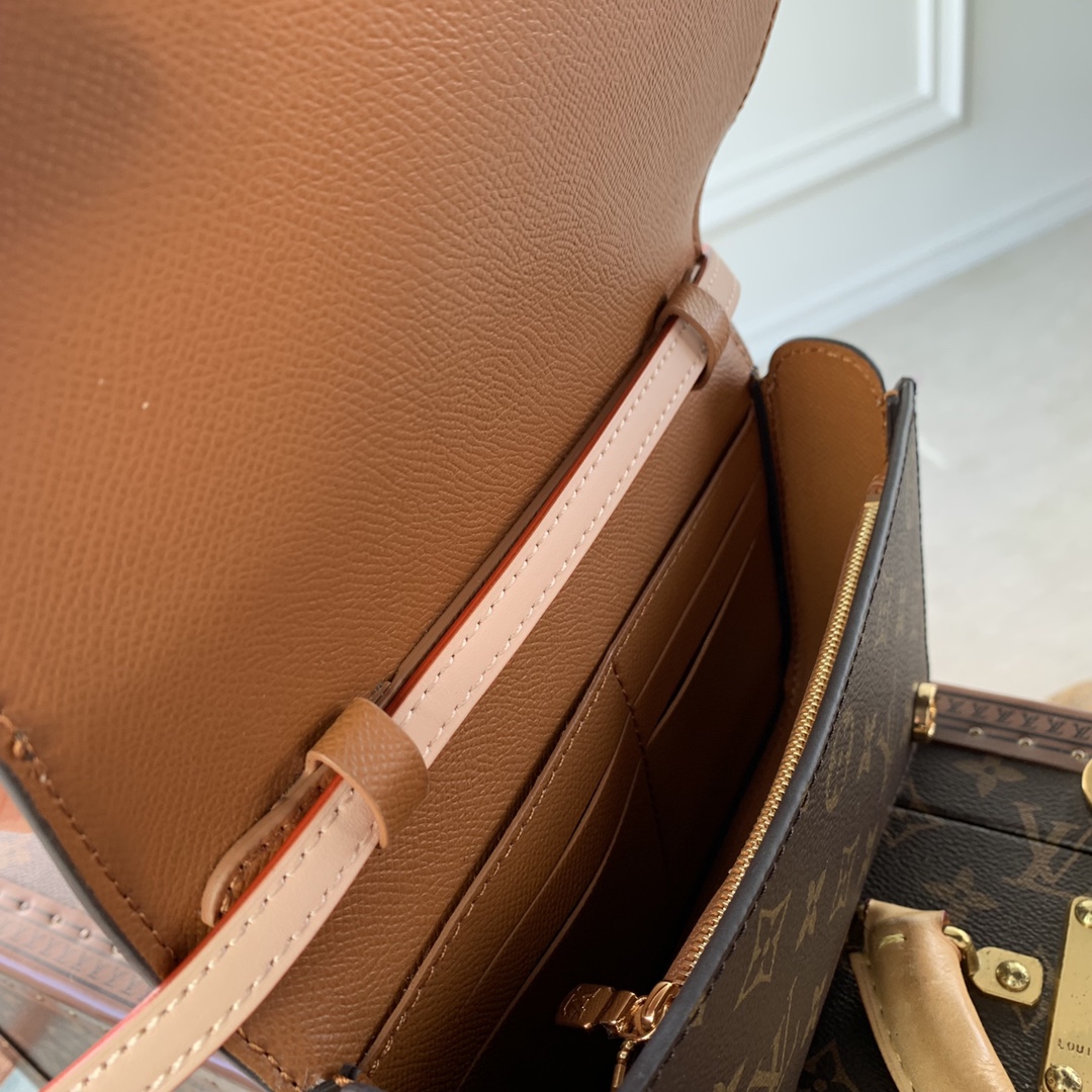 Louis Vuitton Book Chain Wallet-20 x 14 x 4CM