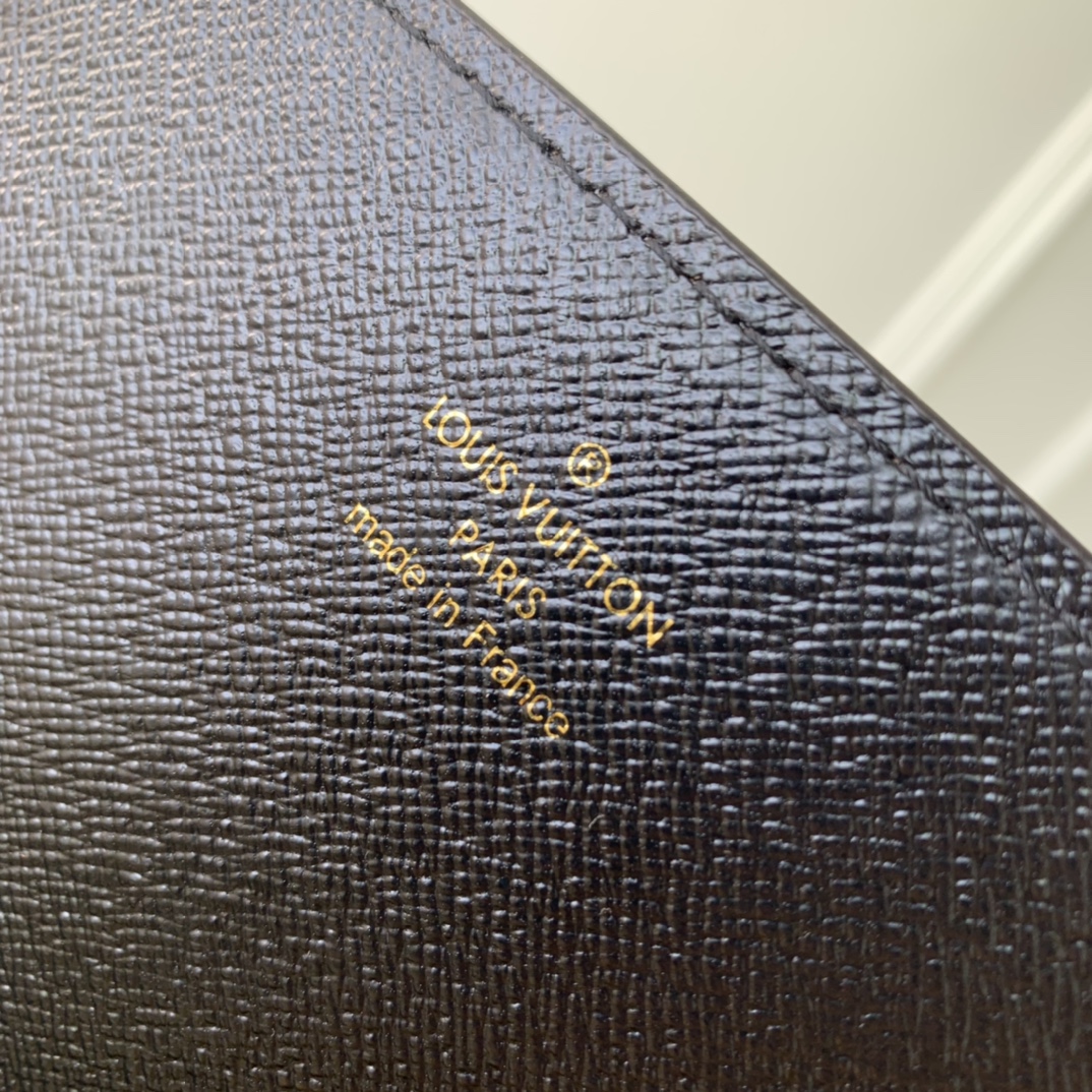 Louis Vuitton Book Chain Wallet-20 x 14 x 4CM