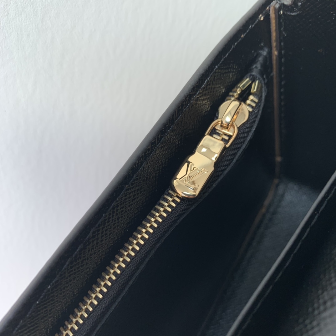 Louis Vuitton Book Chain Wallet-20 x 14 x 4CM