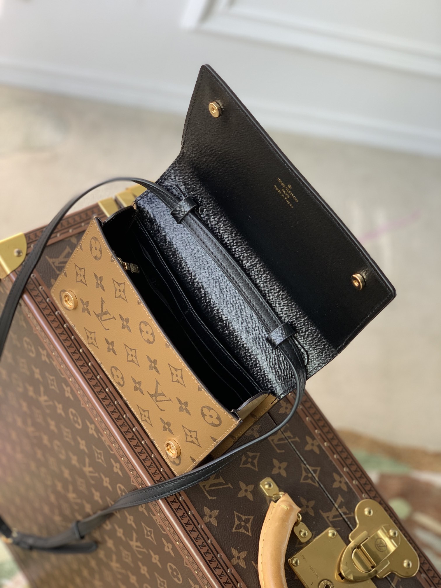 Louis Vuitton Book Chain Wallet-20 x 14 x 4CM