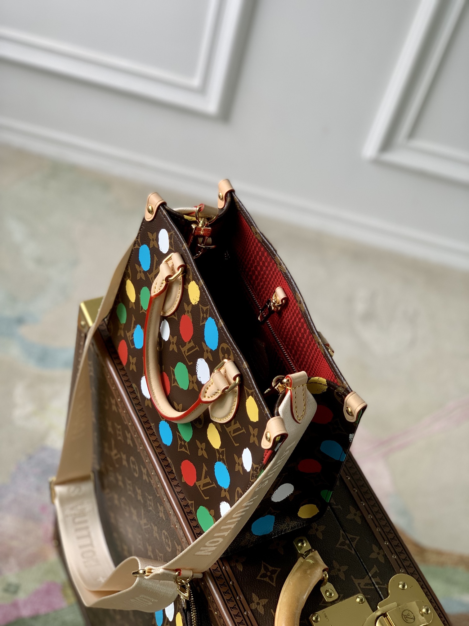 Louis Vuitton x YK Onthego Handbag-25*19*11.5 CM