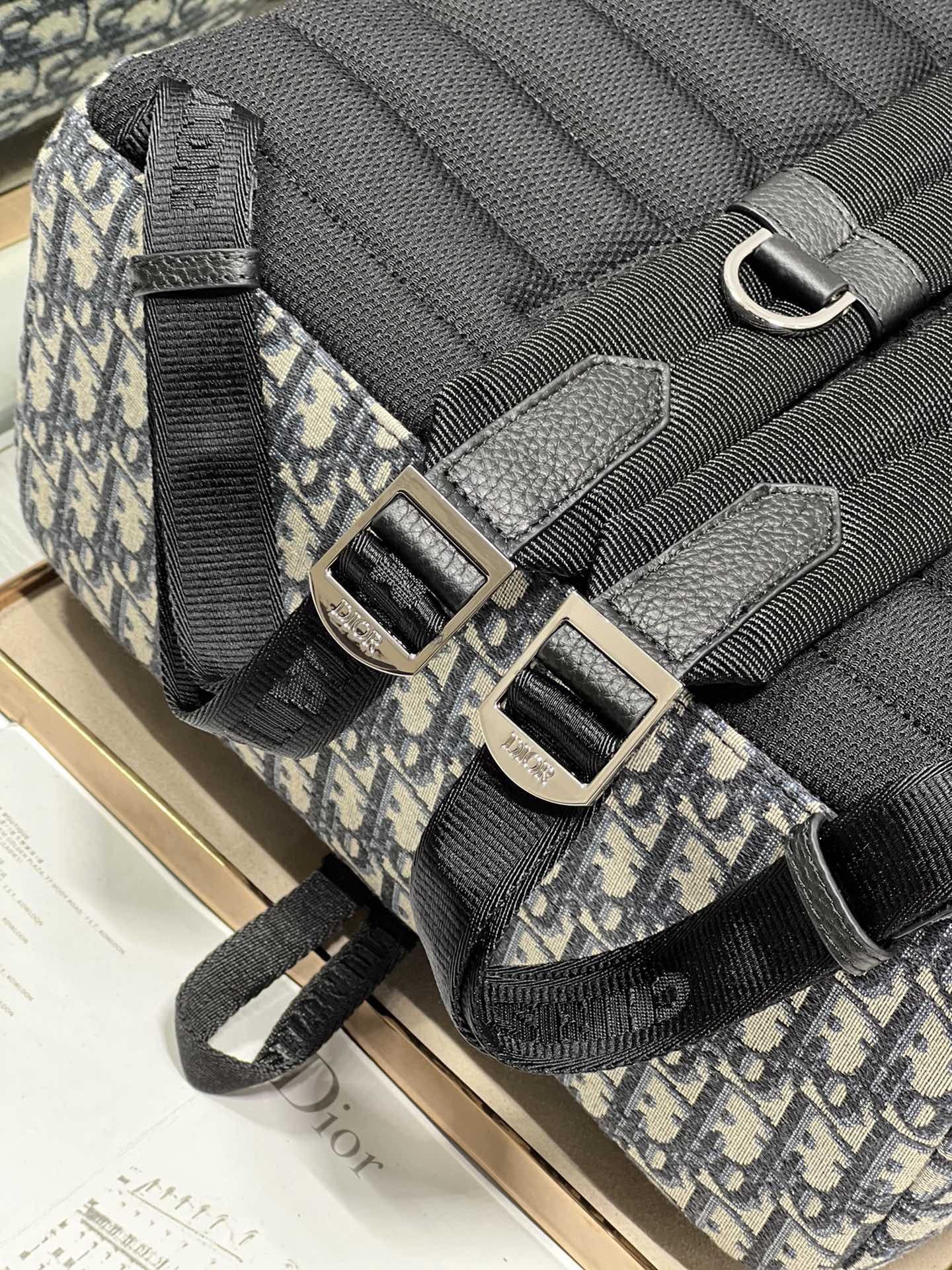 Diro Oblique Explorer Backpack-30×42×14.5CM