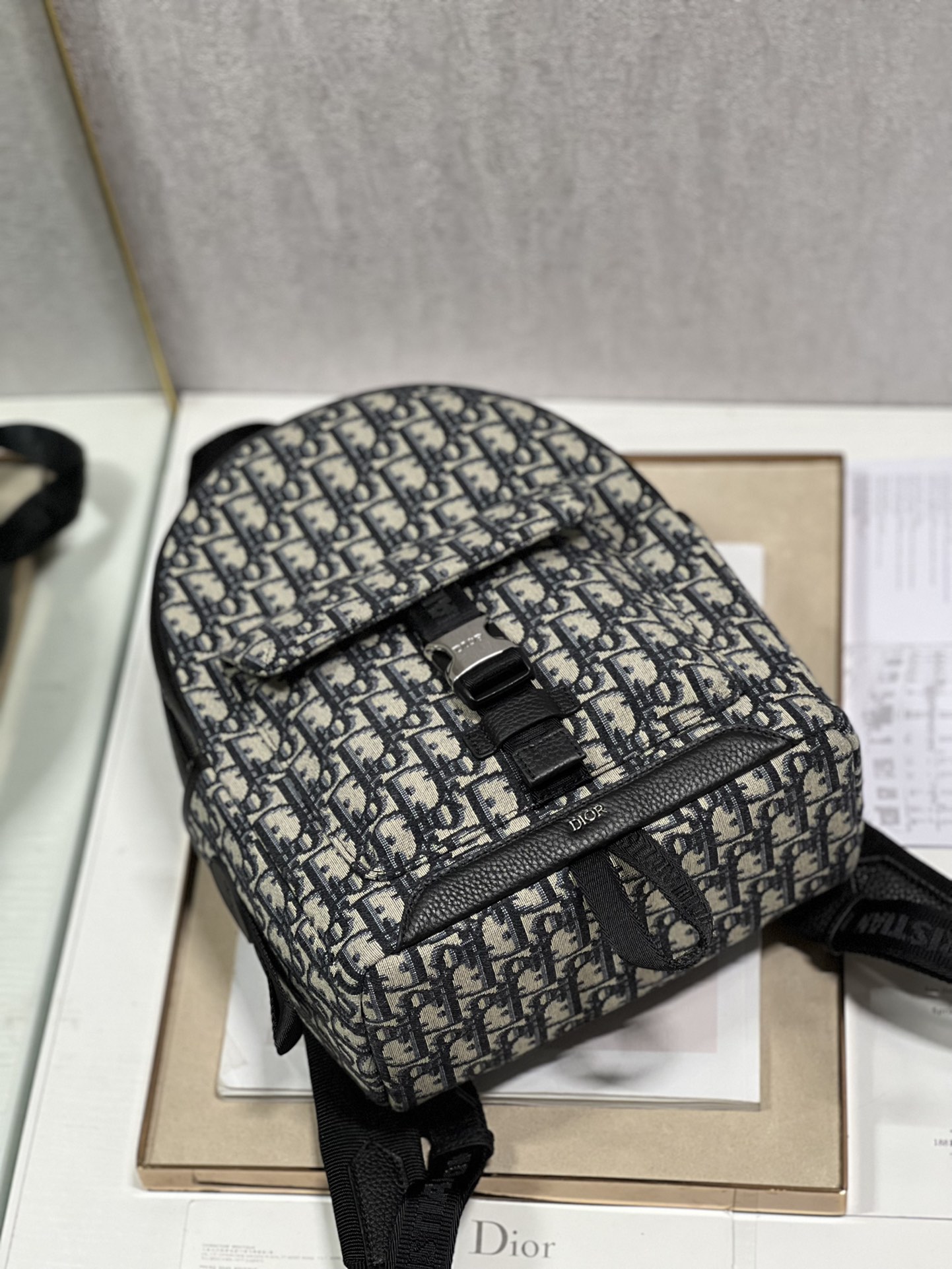 Diro Oblique Explorer Backpack-23.5×11×32CM