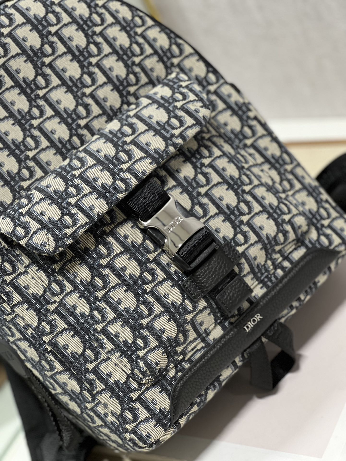 Diro Oblique Explorer Backpack-23.5×11×32CM