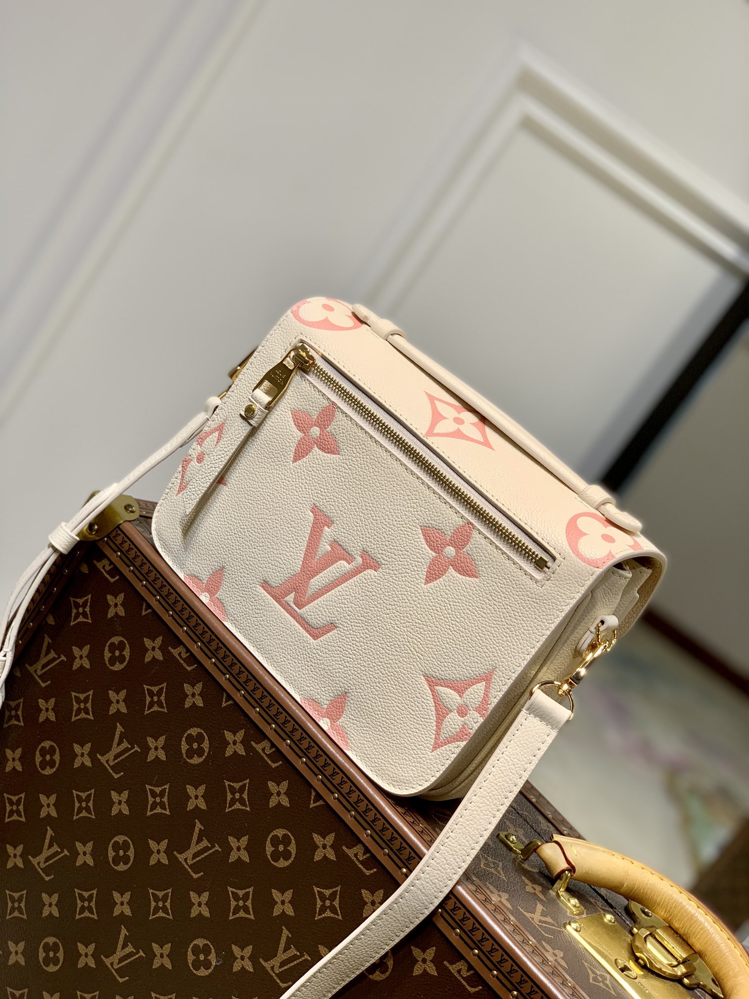 Louis Vuitton Pochette Metis Handbags-25*19*7CM