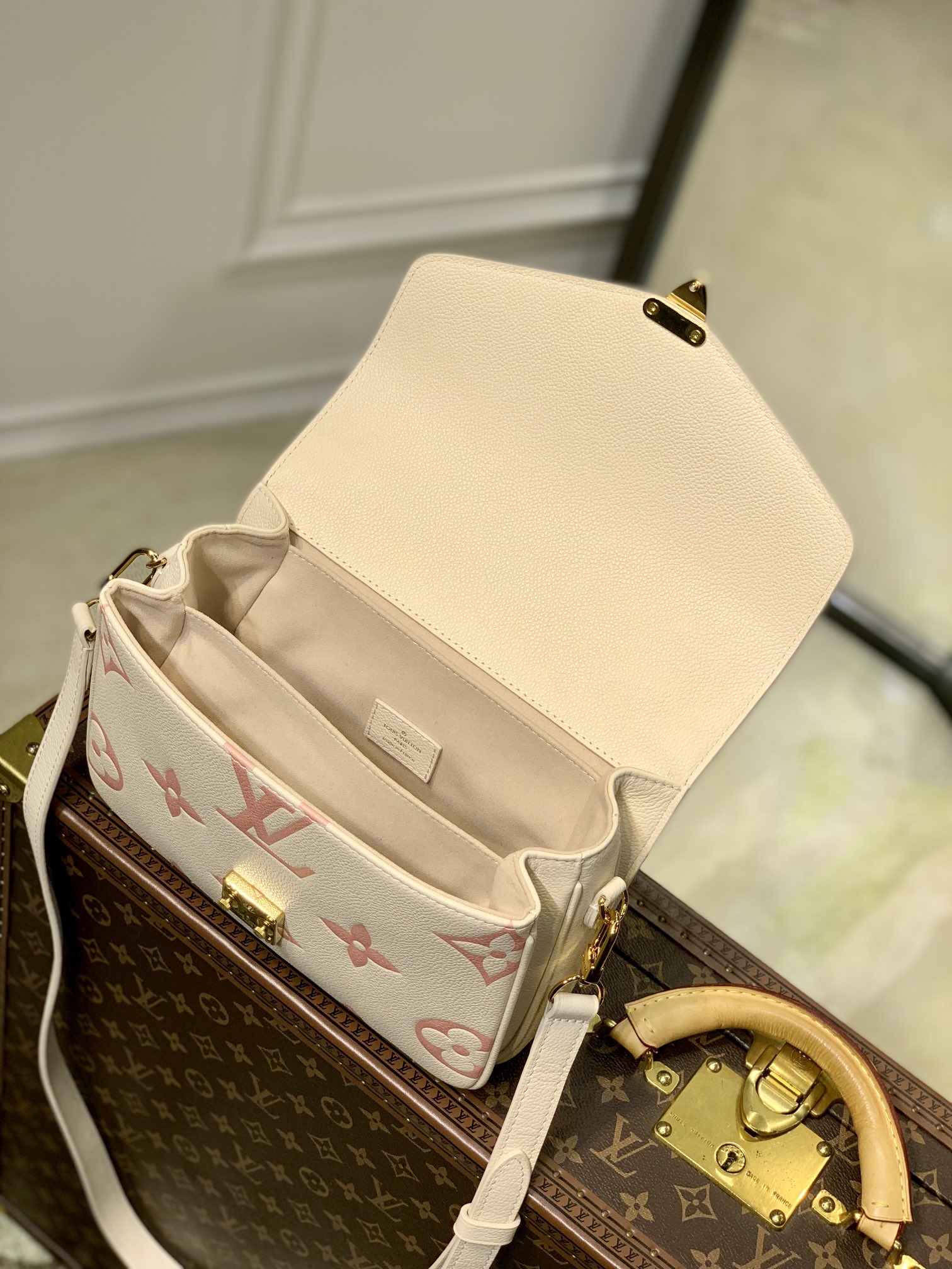 Louis Vuitton Pochette Metis Handbags-25*19*7CM