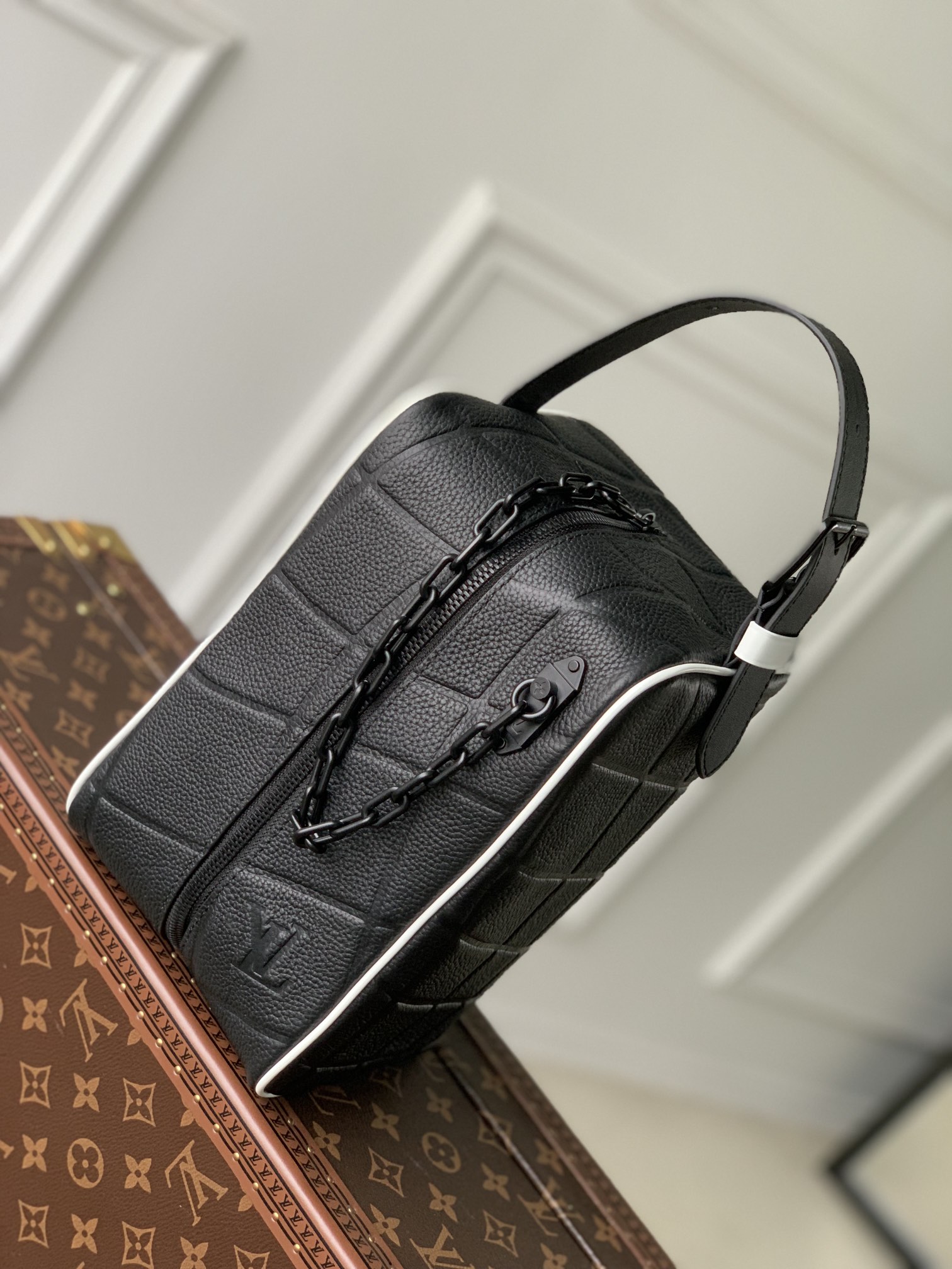 Louis Vuitton Cloakroom Dopp Kit Pouch-15 x 24 x 15CM Louis Vuitton Cloakroom Dopp Kit Pouch-15 x 24 x 15CM