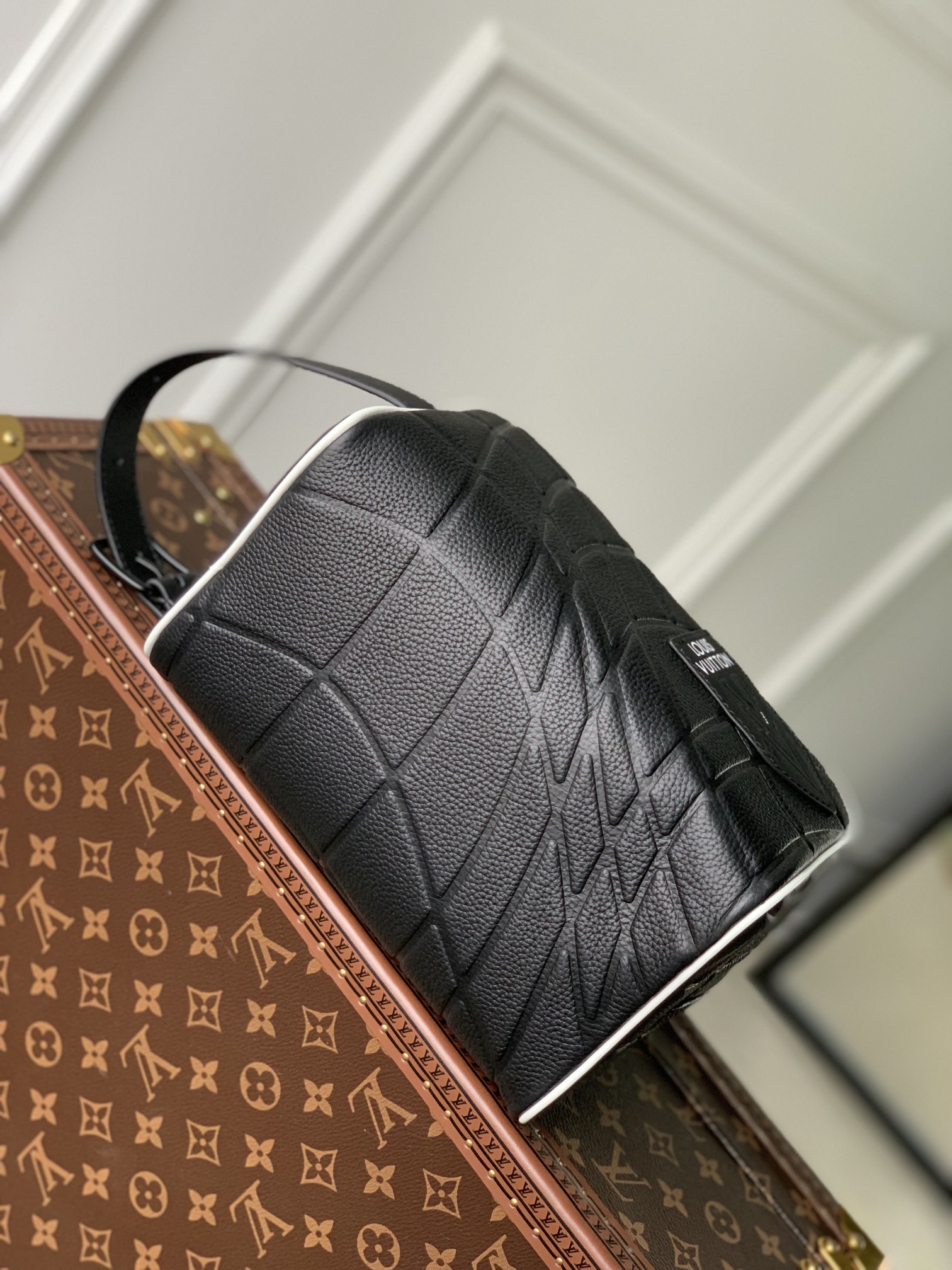 Louis Vuitton Cloakroom Dopp Kit Pouch-15 x 24 x 15CM Louis Vuitton Cloakroom Dopp Kit Pouch-15 x 24 x 15CM