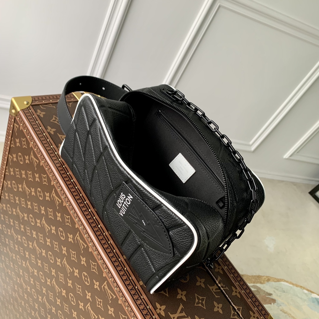 Louis Vuitton Cloakroom Dopp Kit Pouch-15 x 24 x 15CM Louis Vuitton Cloakroom Dopp Kit Pouch-15 x 24 x 15CM