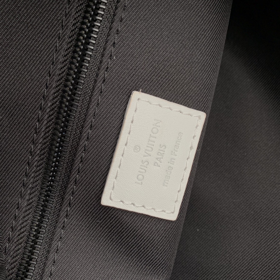 Louis Vuitton Cloakroom Dopp Kit Pouch-15 x 24 x 15CM Louis Vuitton Cloakroom Dopp Kit Pouch-15 x 24 x 15CM